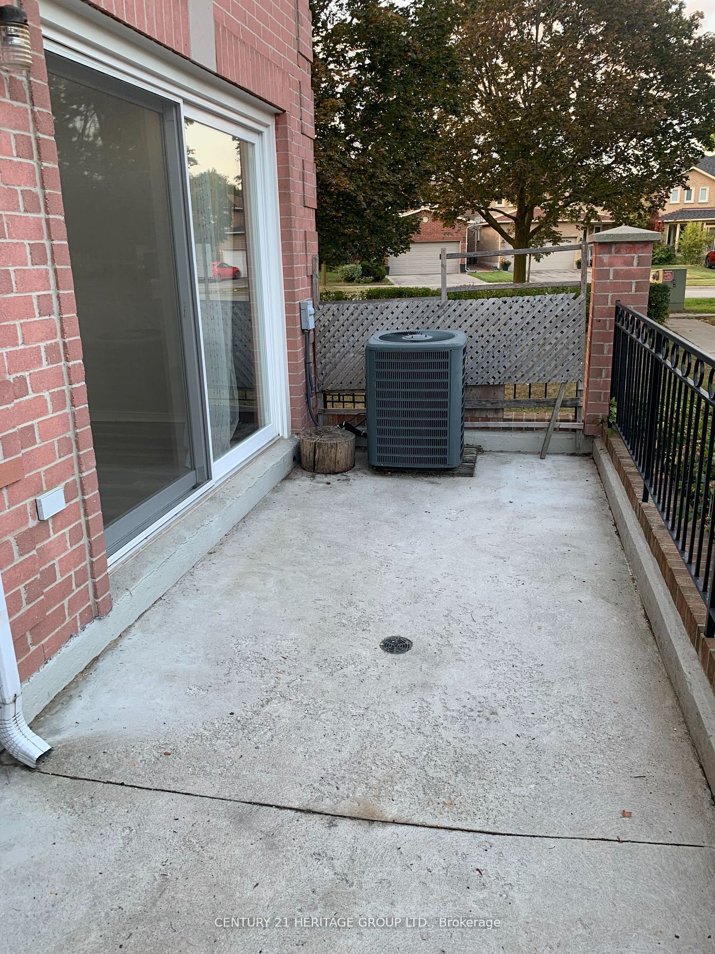 Unit 419 - 75 Weldrick Road E, Richmond Hill 3