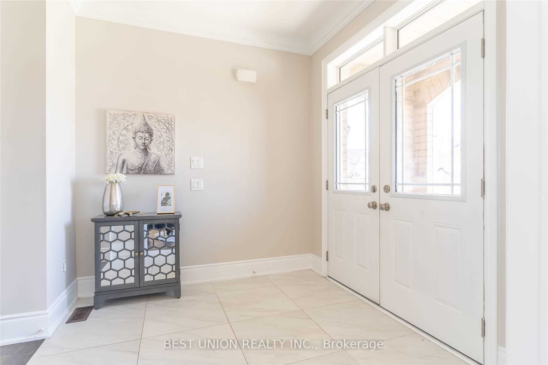 45 walter english Drive, East Gwillimbury 4