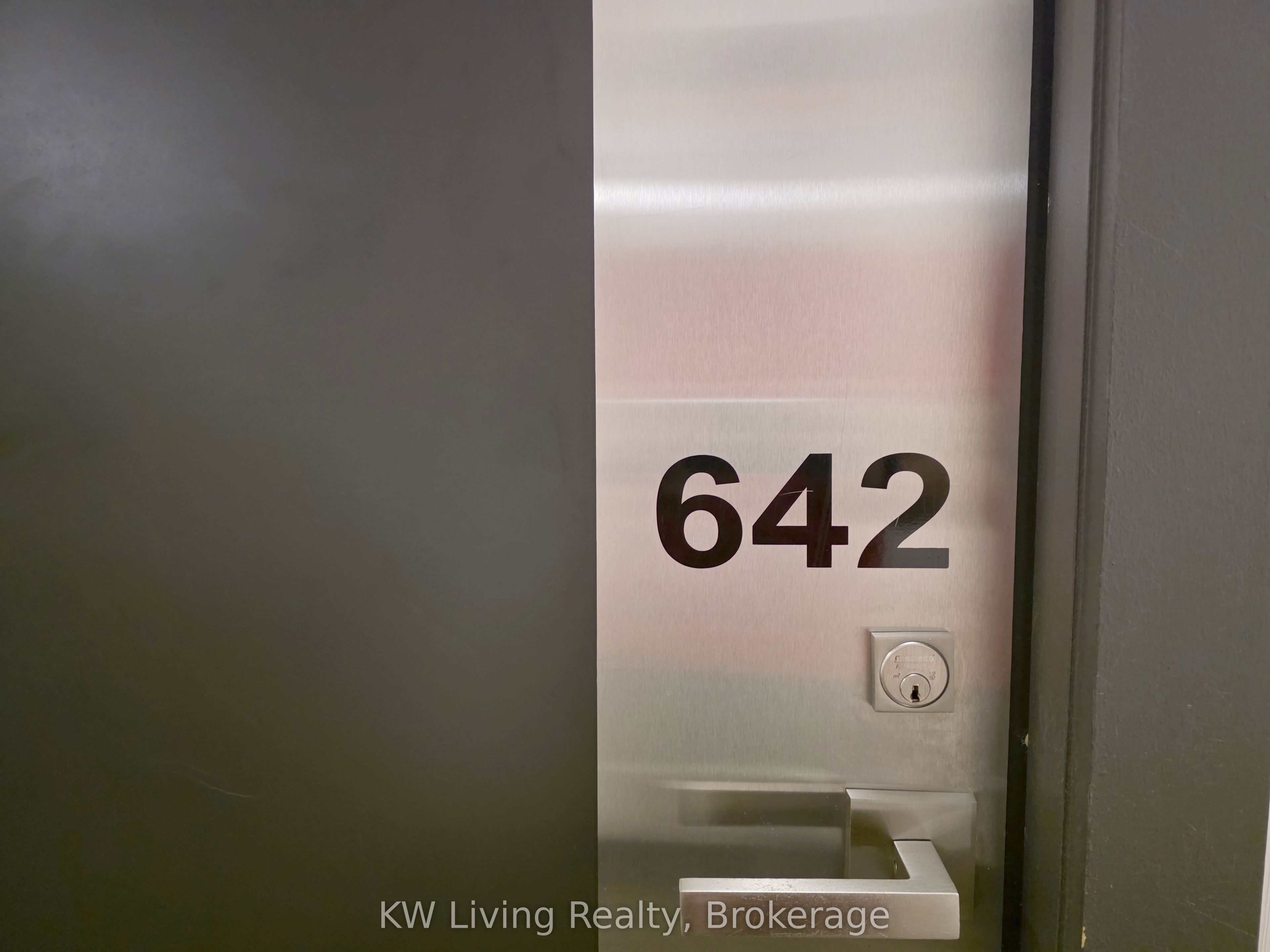 Unit 642 - 9471 Yonge Street, Richmond Hill 2