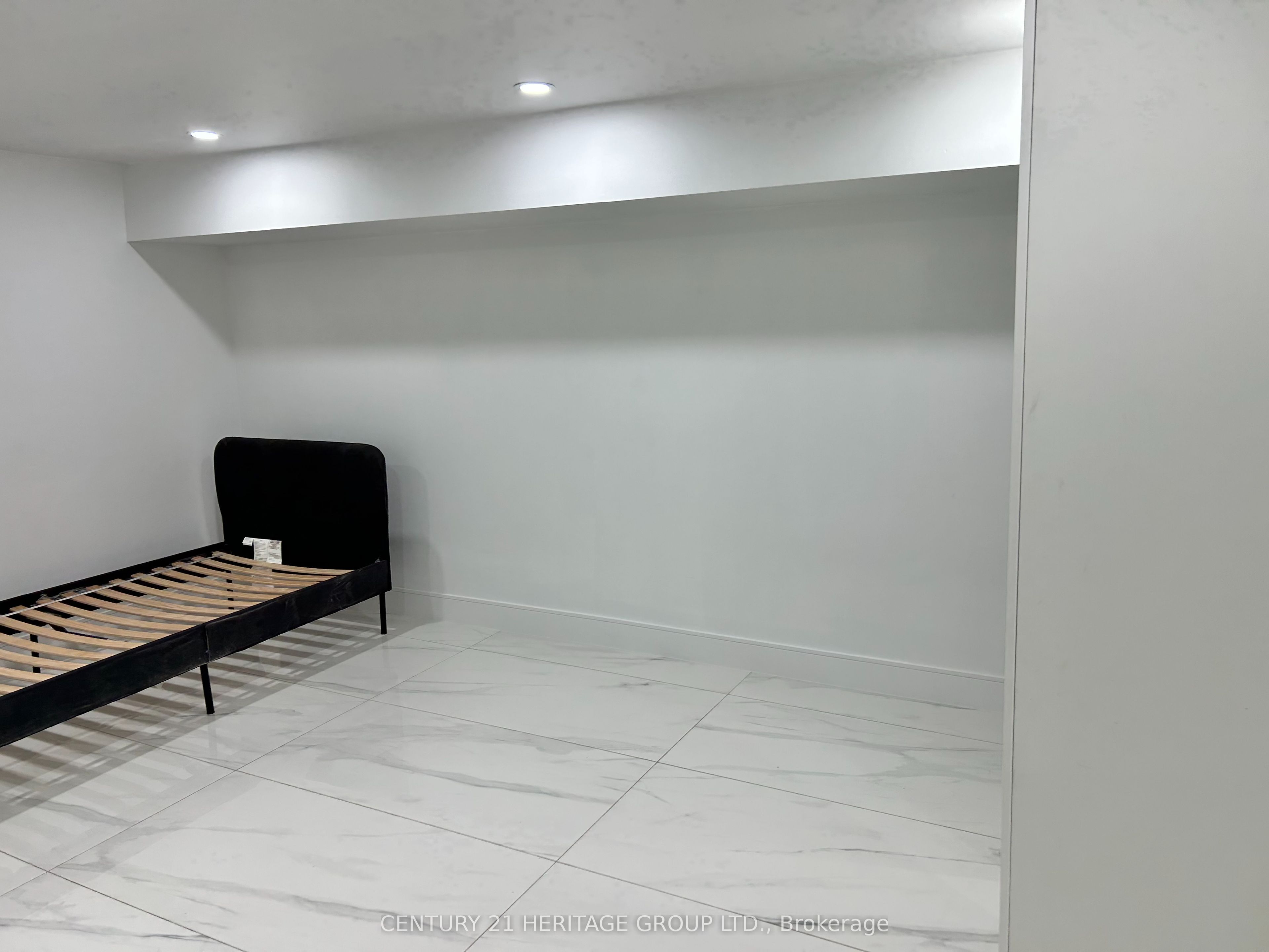 Unit Basement - 326 McConvey Drive, Richmond Hill 3