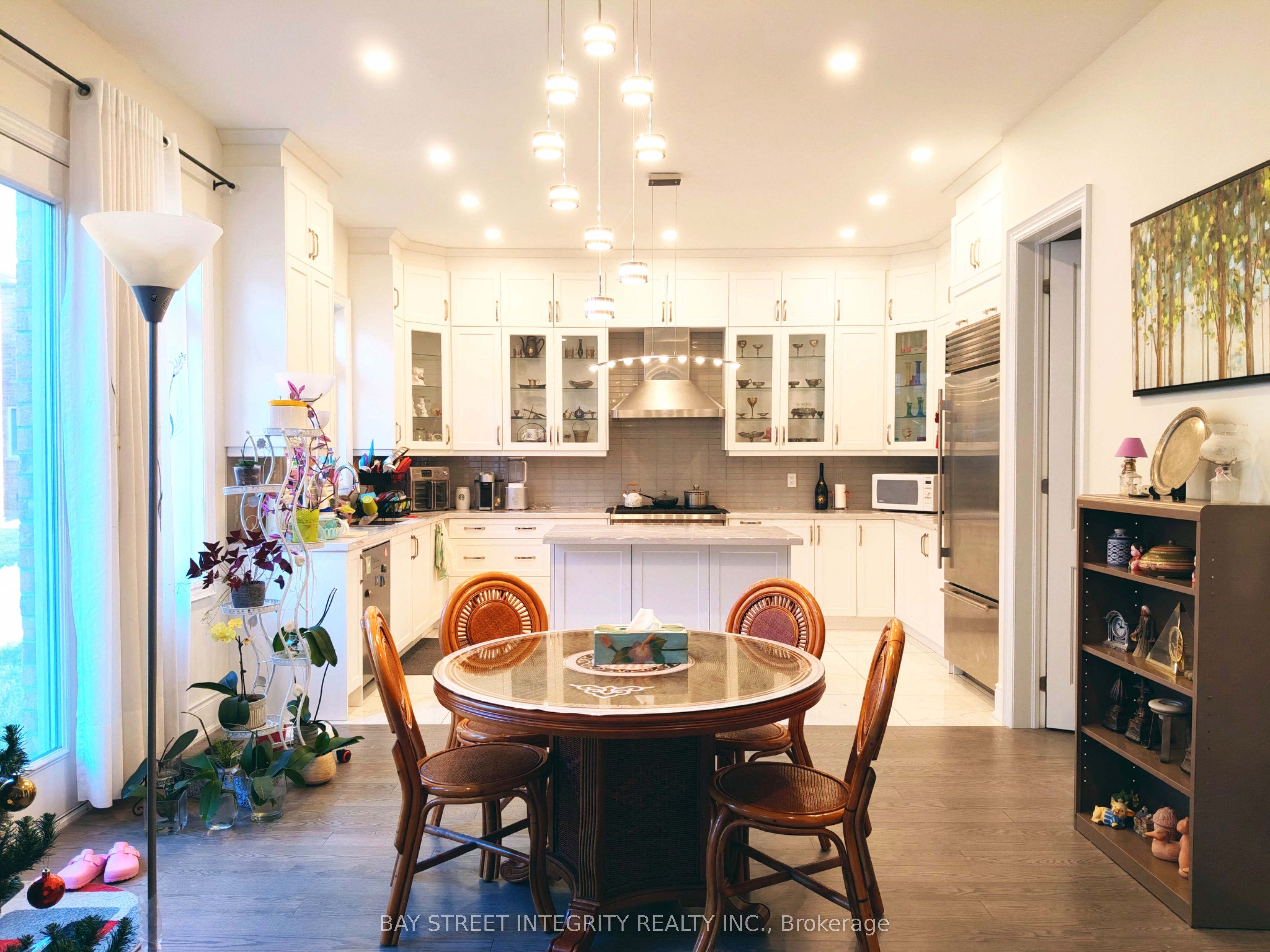 211 Hillsview Drive, Richmond Hill 4