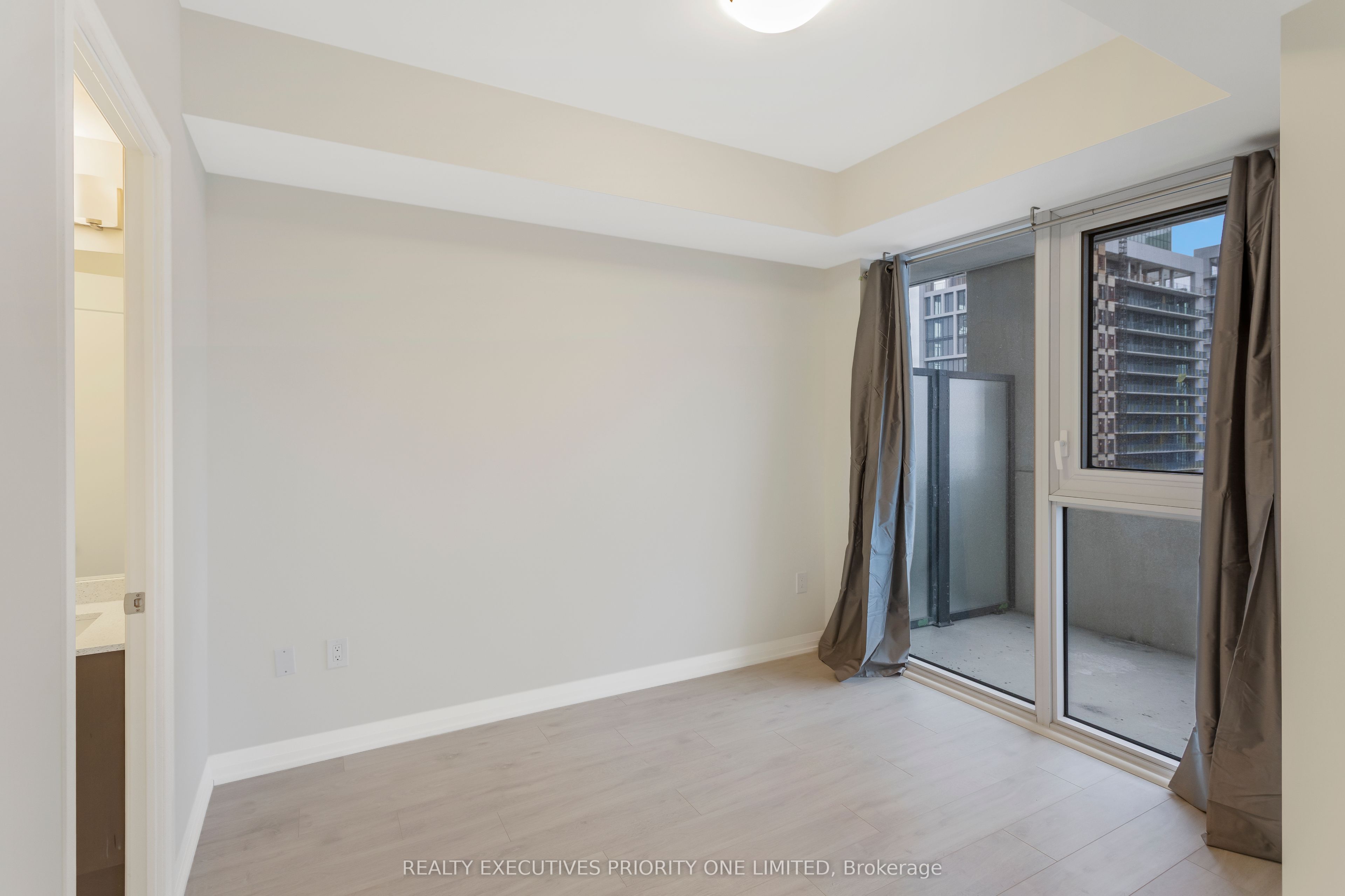 Unit 2018 - 9000 Jane Street, Vaughan 5