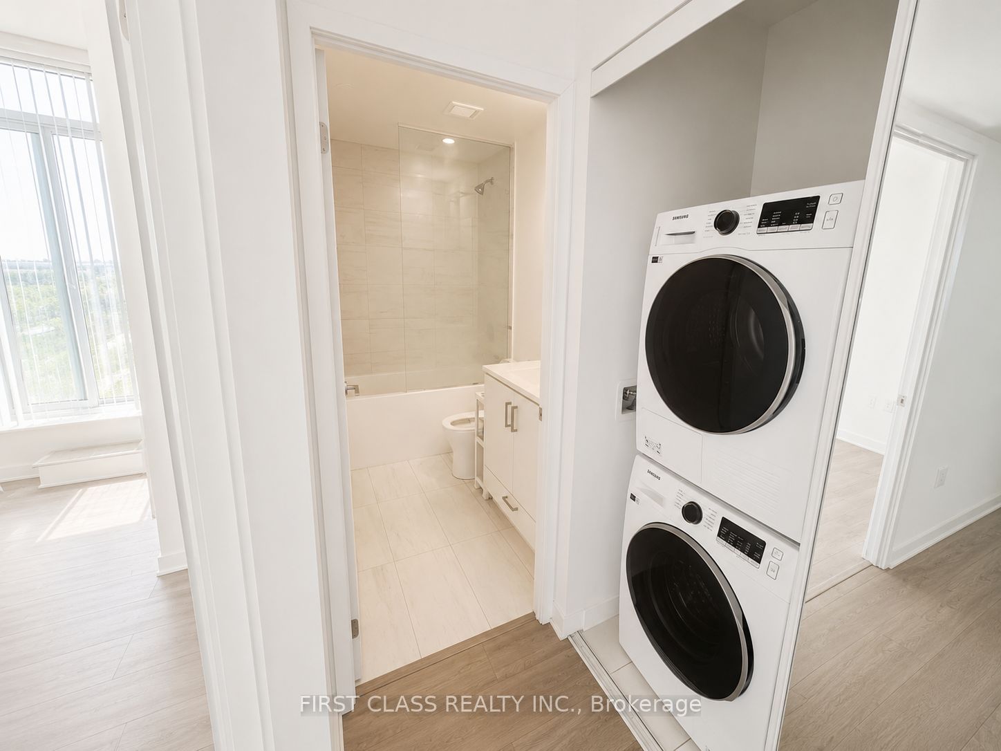Unit 1017 - 60 Honeycrisp Crescent, Vaughan 5