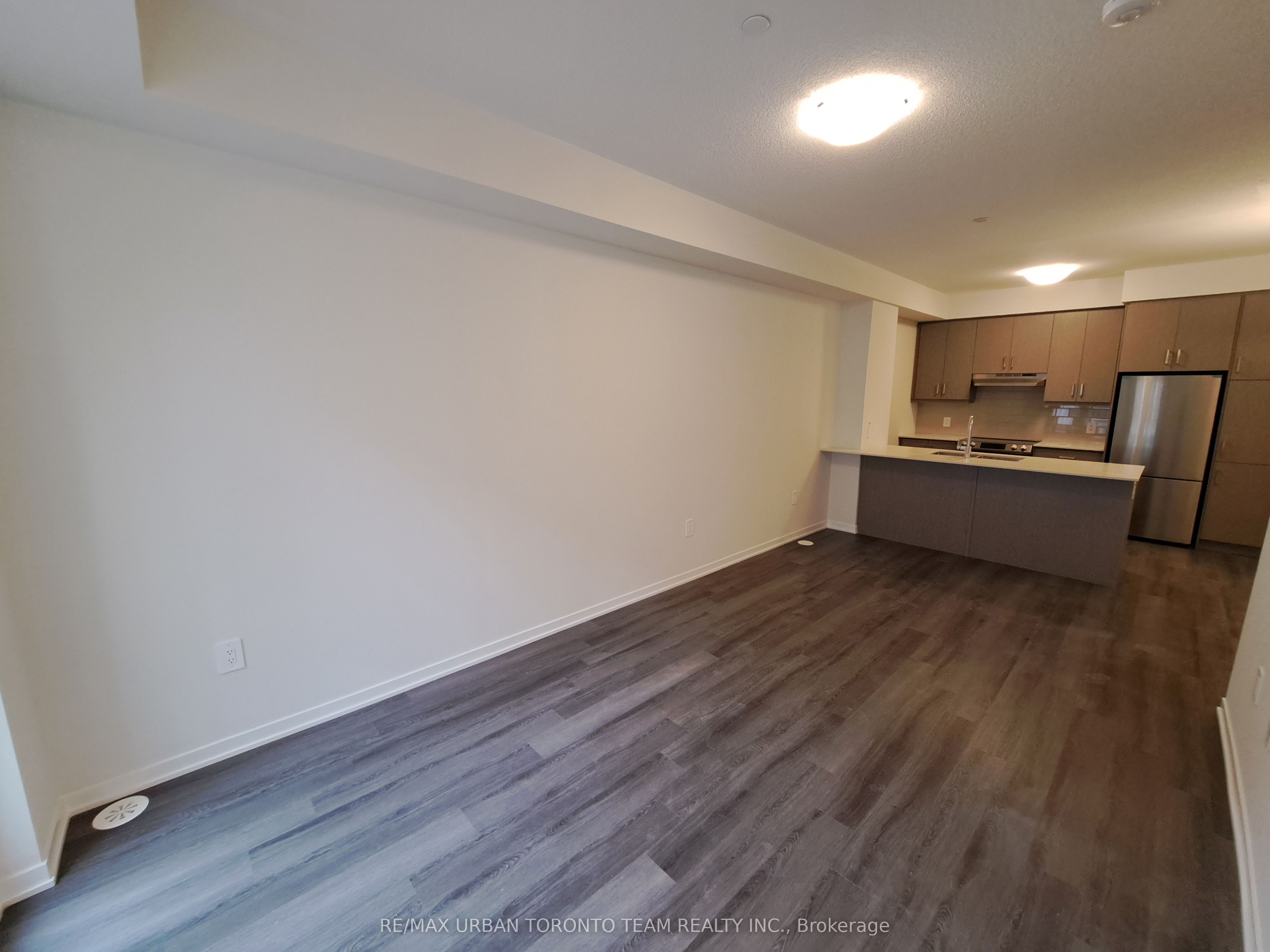 Unit 45 - 21 Honeycrisp Crescent, Vaughan 2