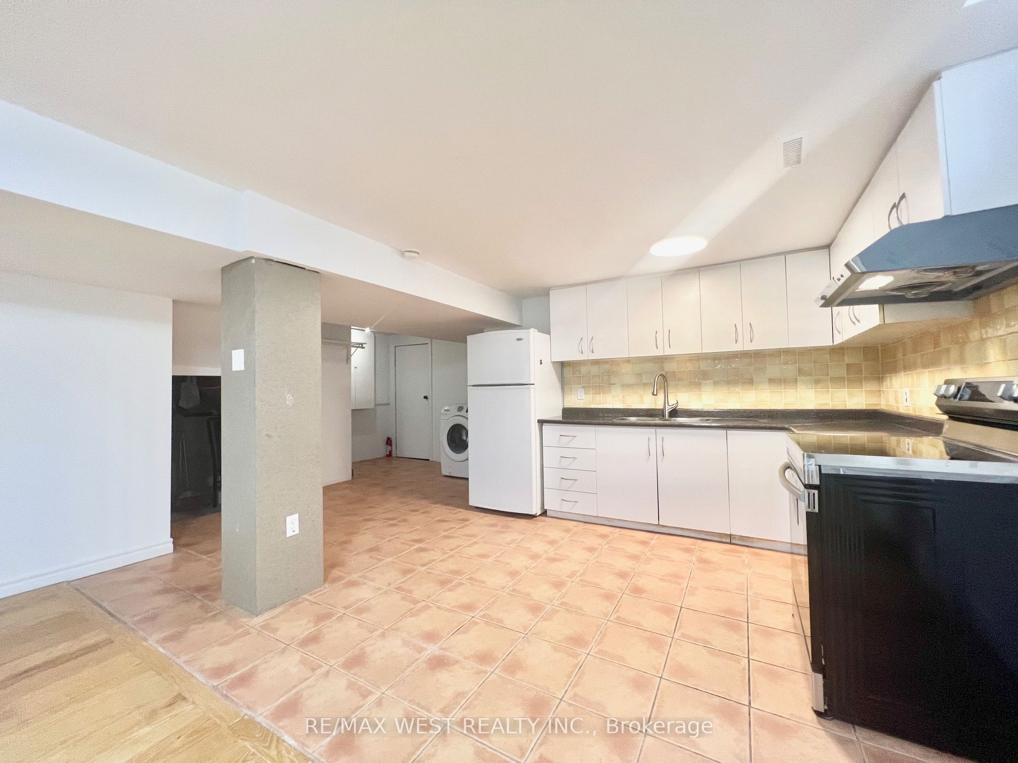 Unit Bsmt - 147 Woodhall Road, Markham 4