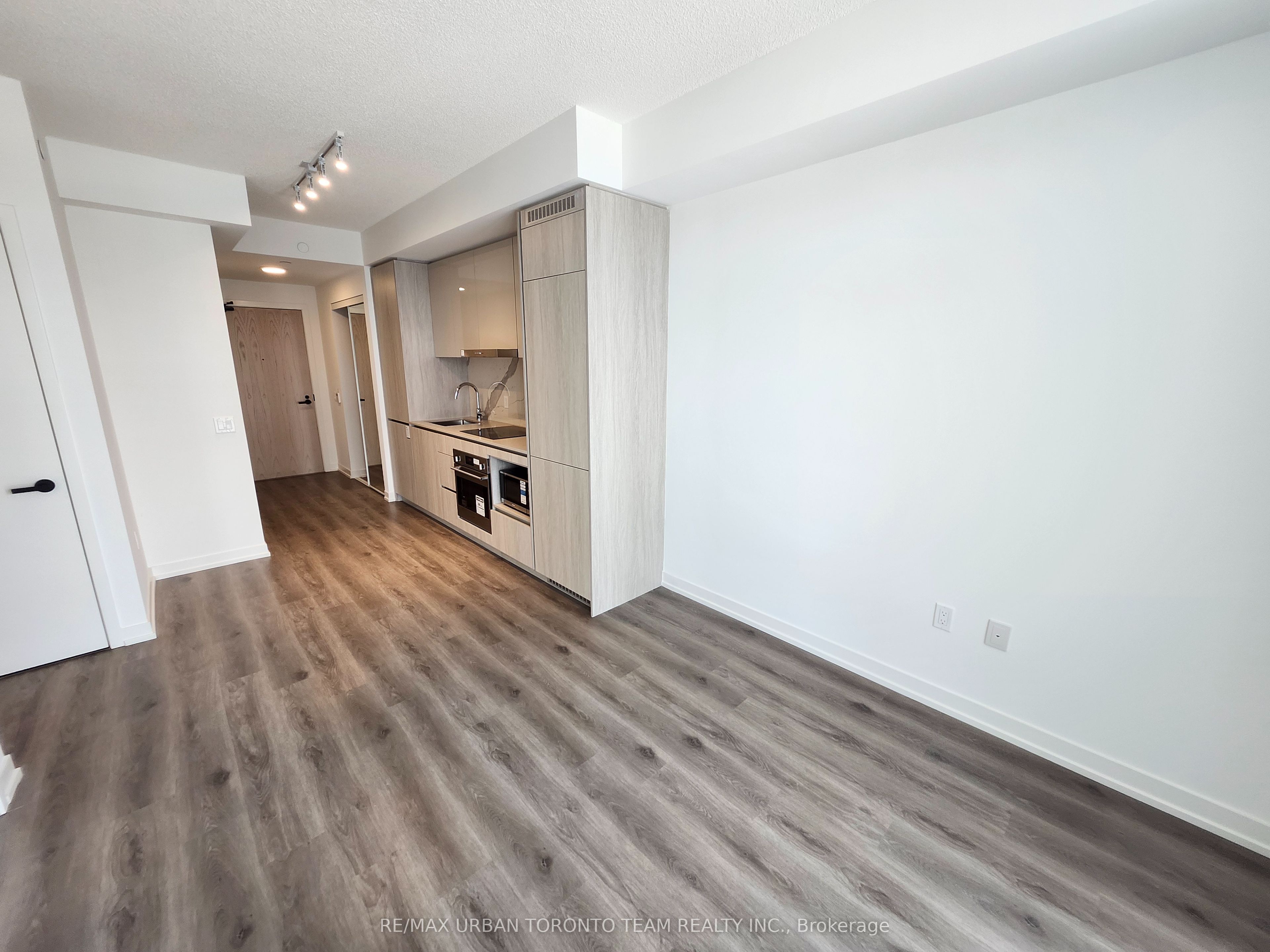 Unit 521 - 28 Interchange Way, Vaughan 3
