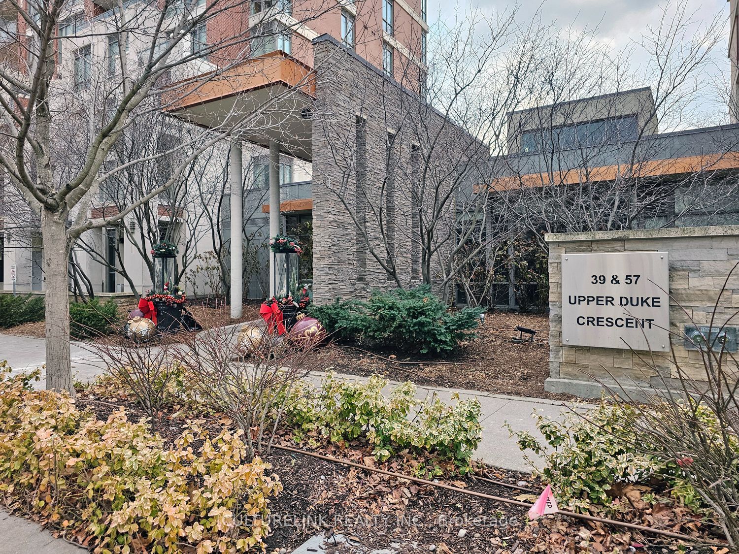 Unit 607 - 57 Upper Duke Crescent, Markham 3