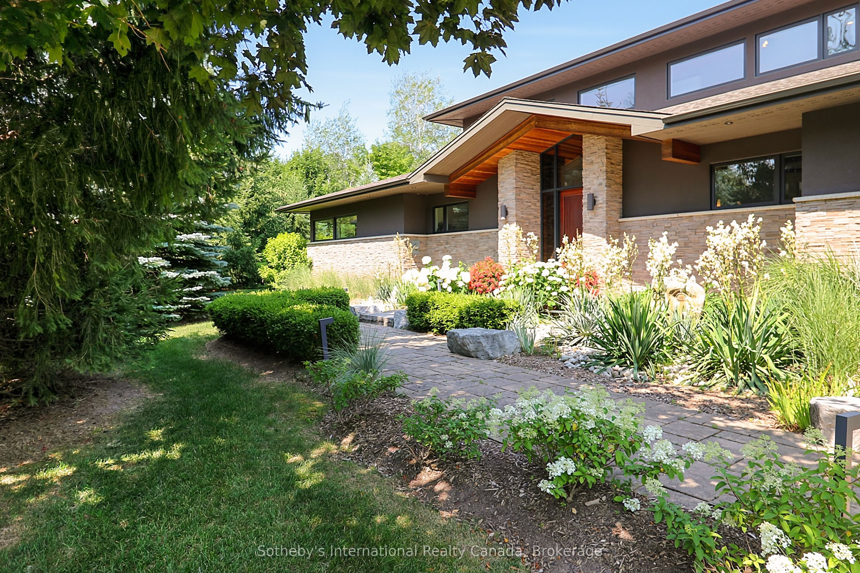 4 Holly Court, Collingwood 2