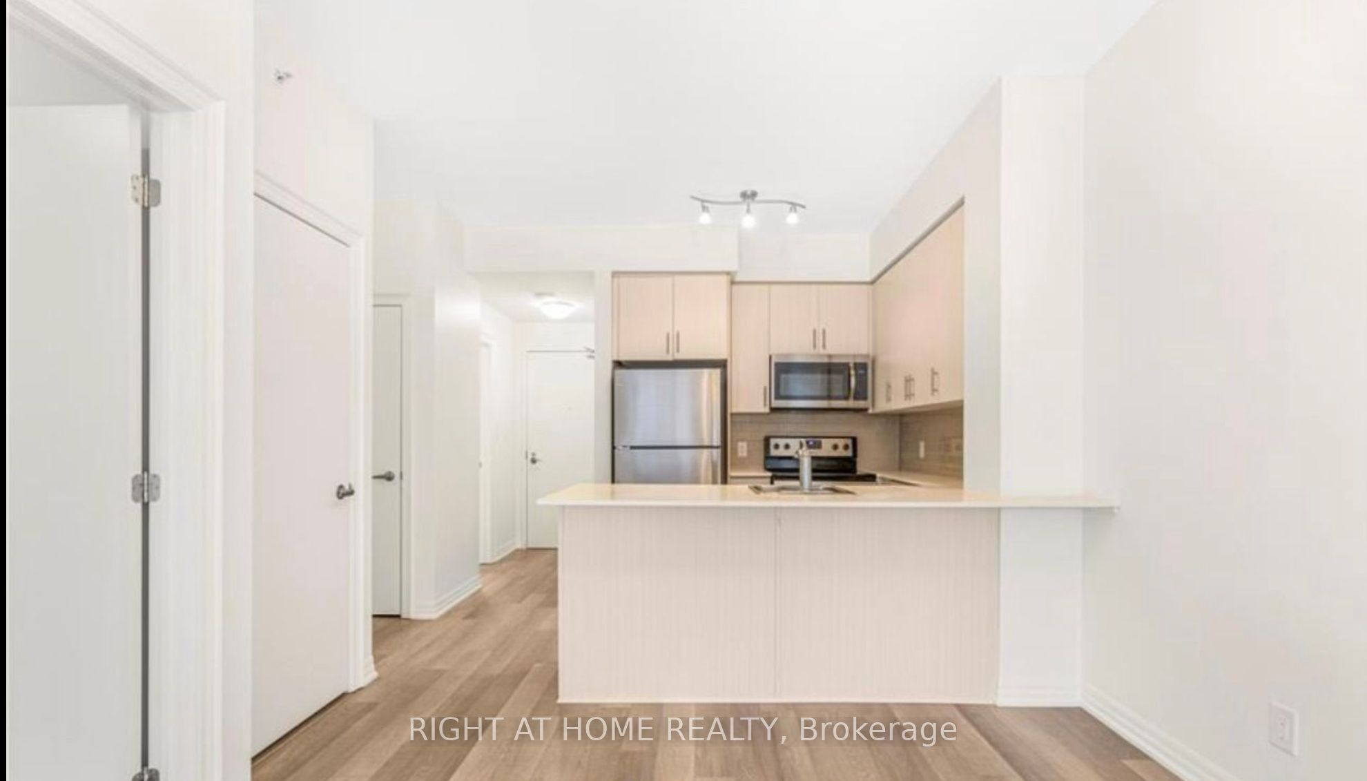 Unit 607 - 111 Worsley Street, Barrie 4