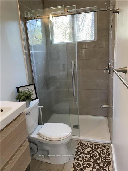 53 Lindale Avenue, Tiny 5