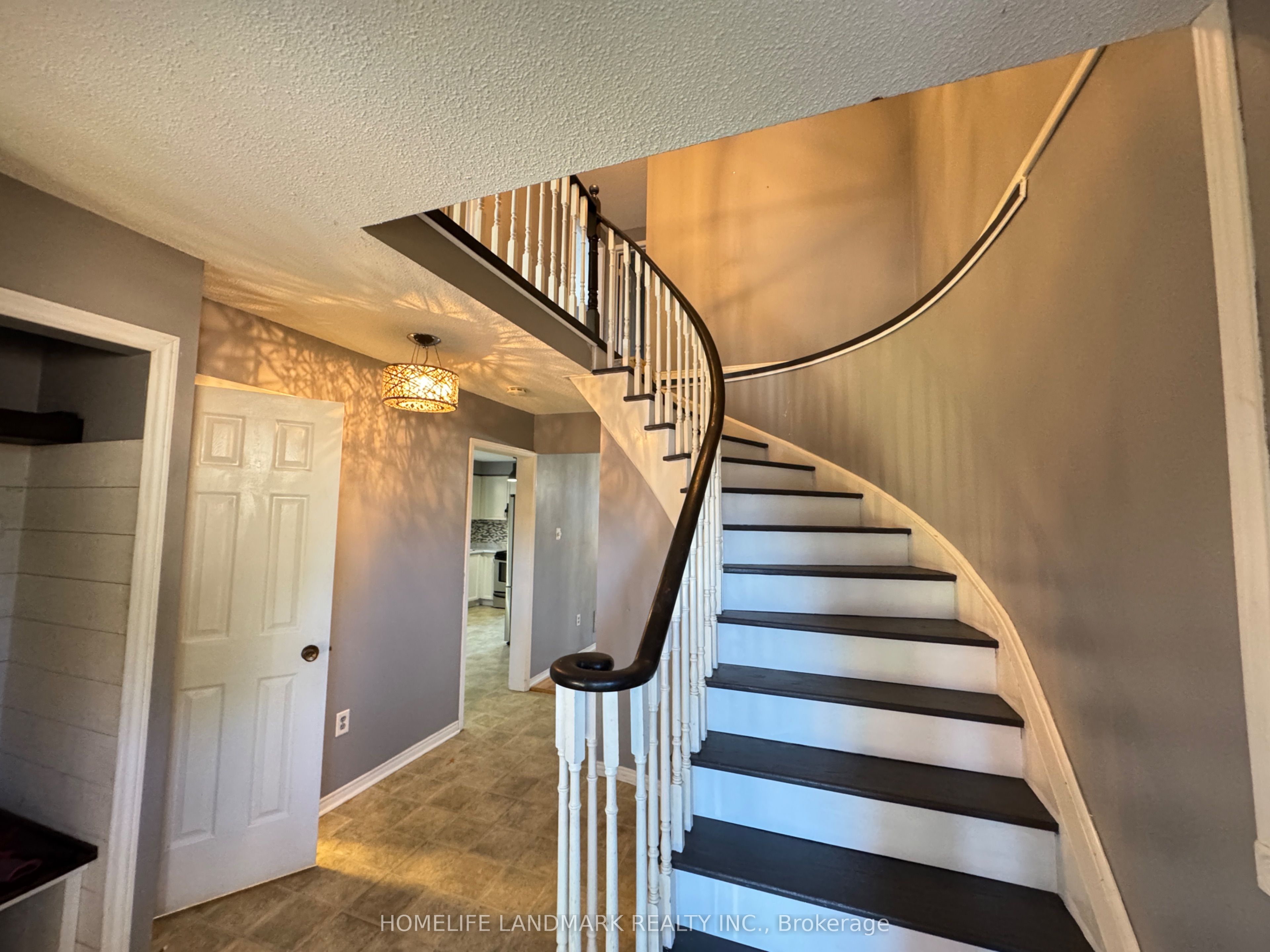 23 Wallace Drive, Barrie 2