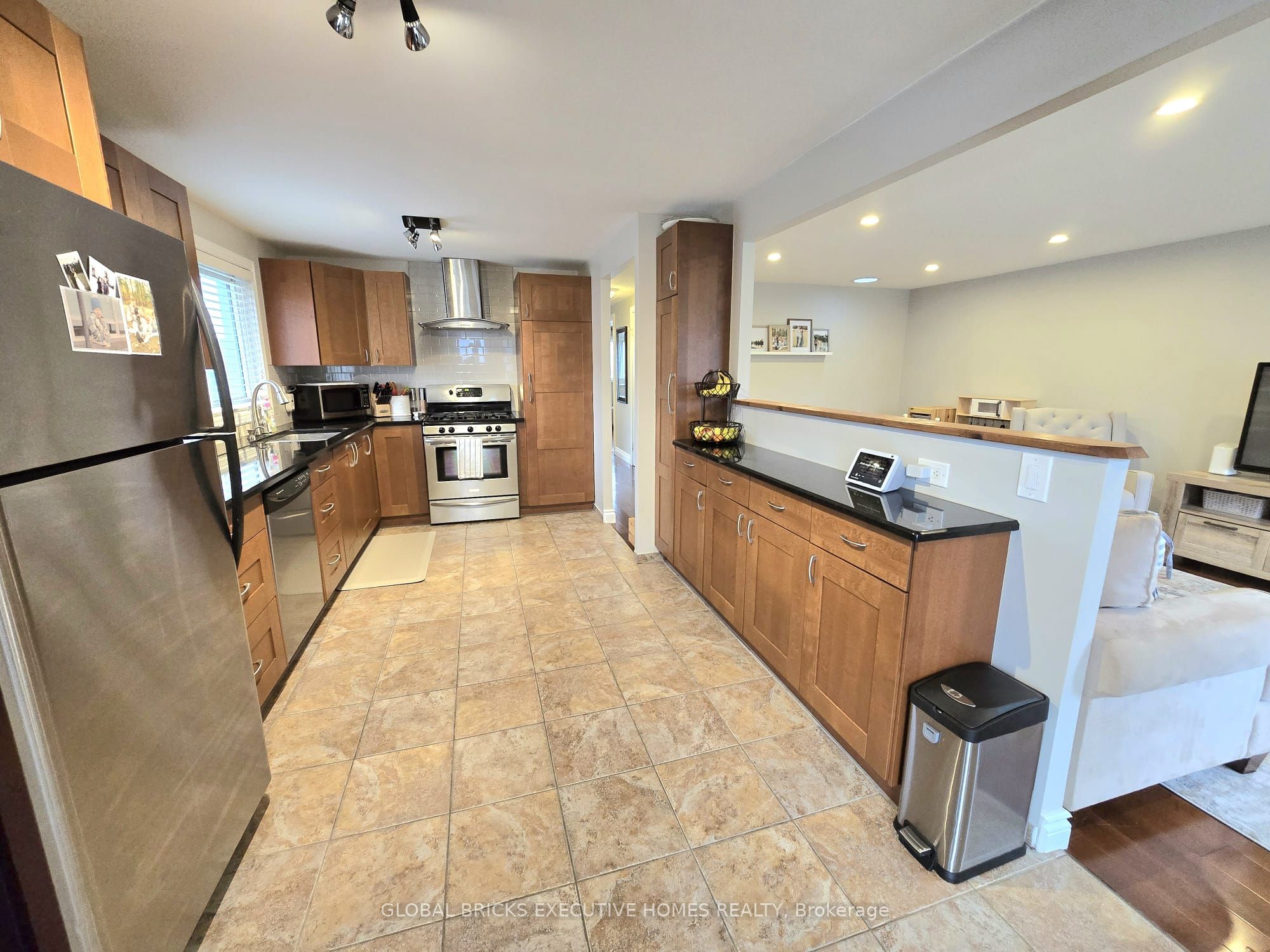 Unit Main - 27 Browning Trail, Barrie 3