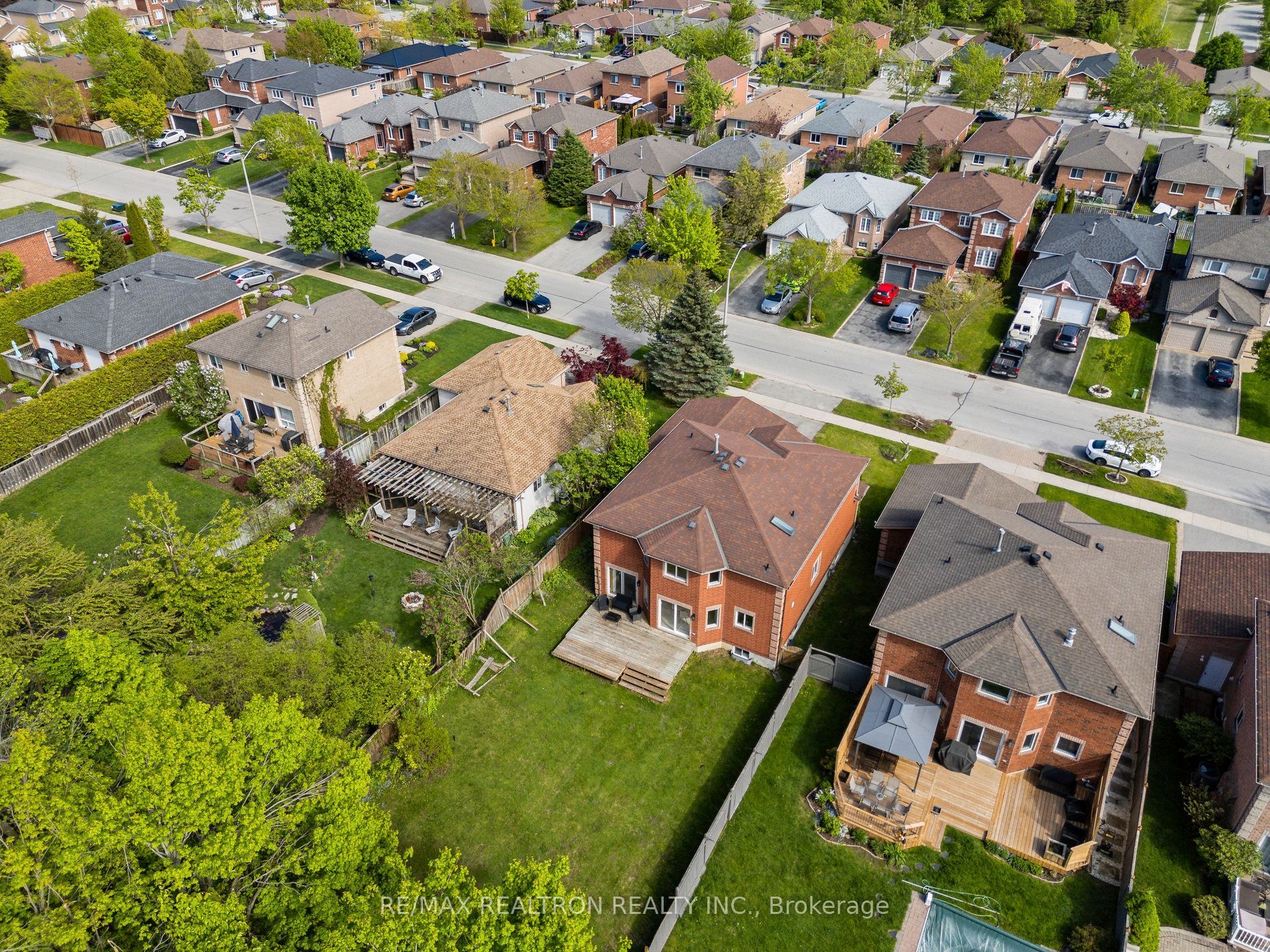 50 Holly Meadow Road, Barrie 4