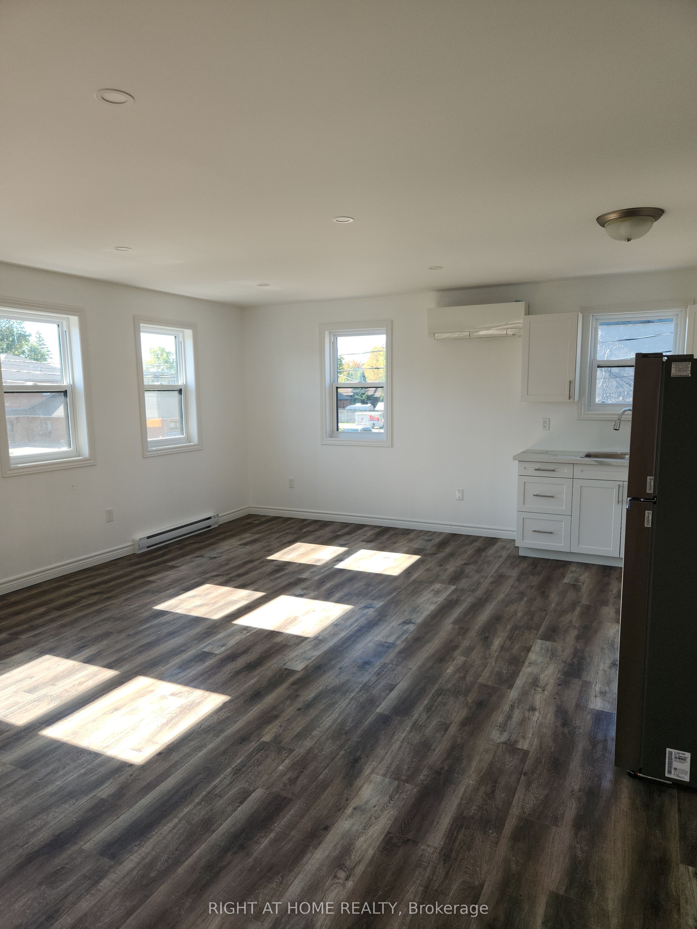 Unit 205 - 9 Queen Street W, Springwater 4