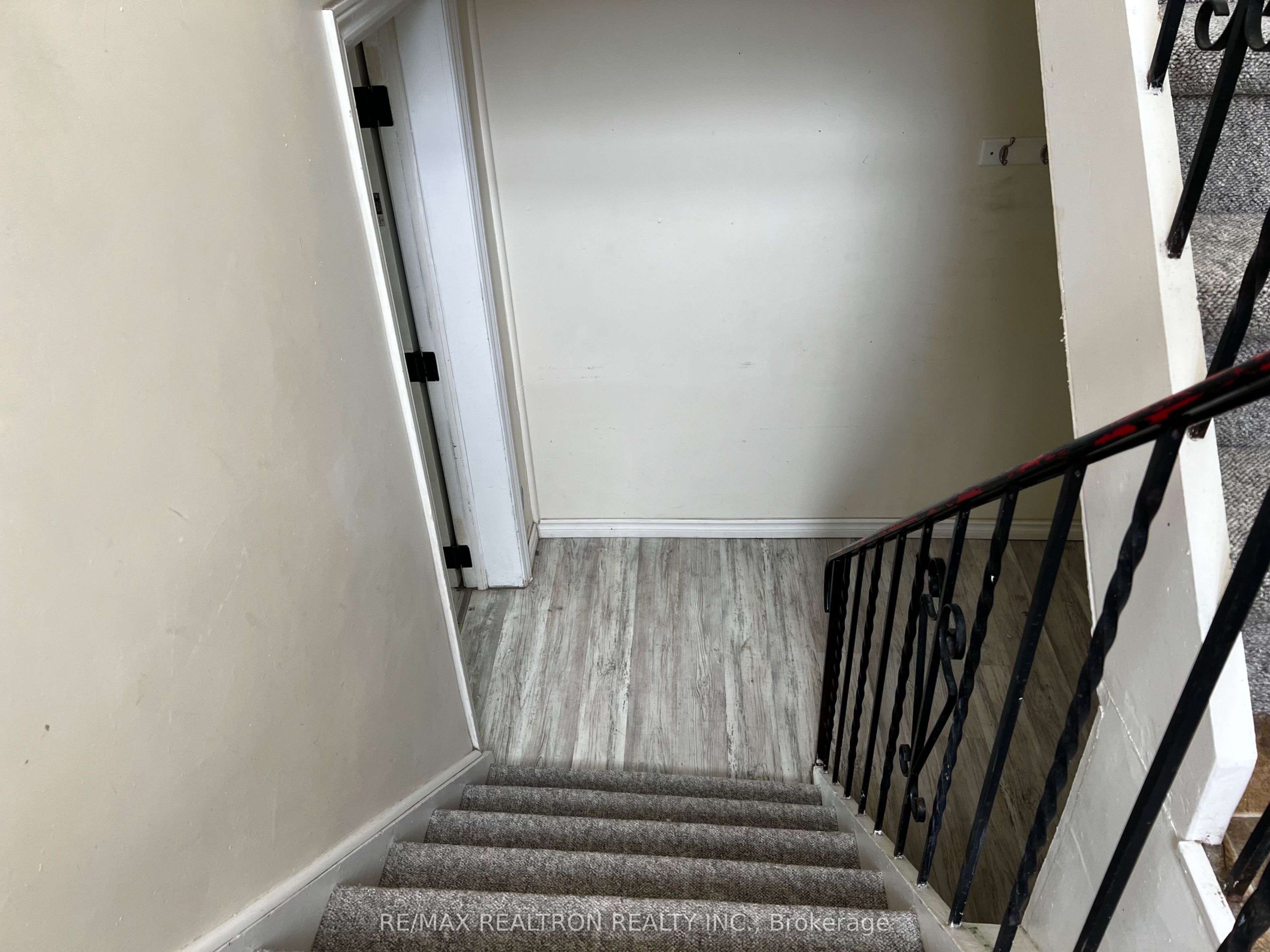 Unit LOWER - 244 St Vincent Street, Barrie 4