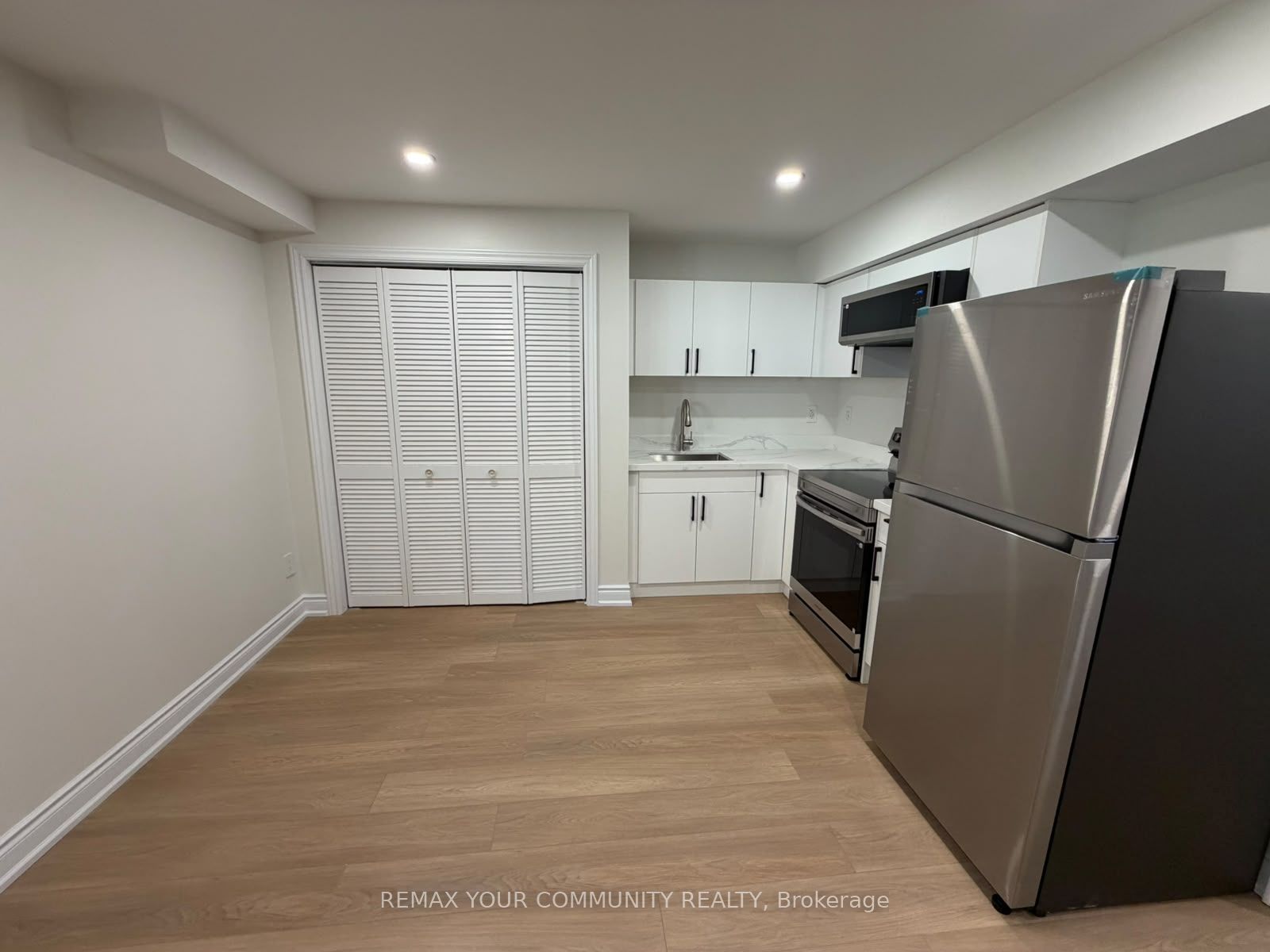 281 Ferndale Drive S, Barrie 4