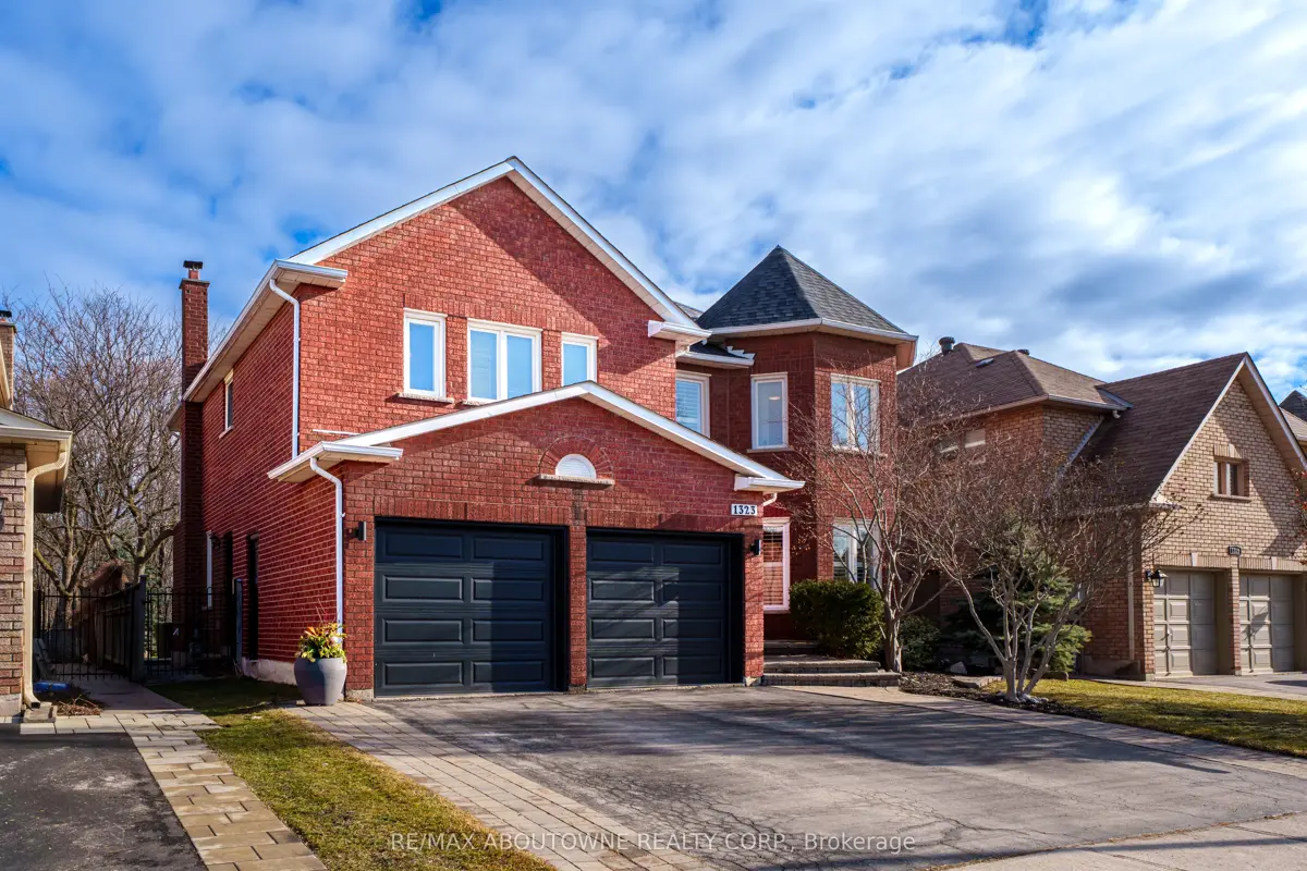1323 Blackburn Drive, Oakville, Ontario Sold History | HouseSigma