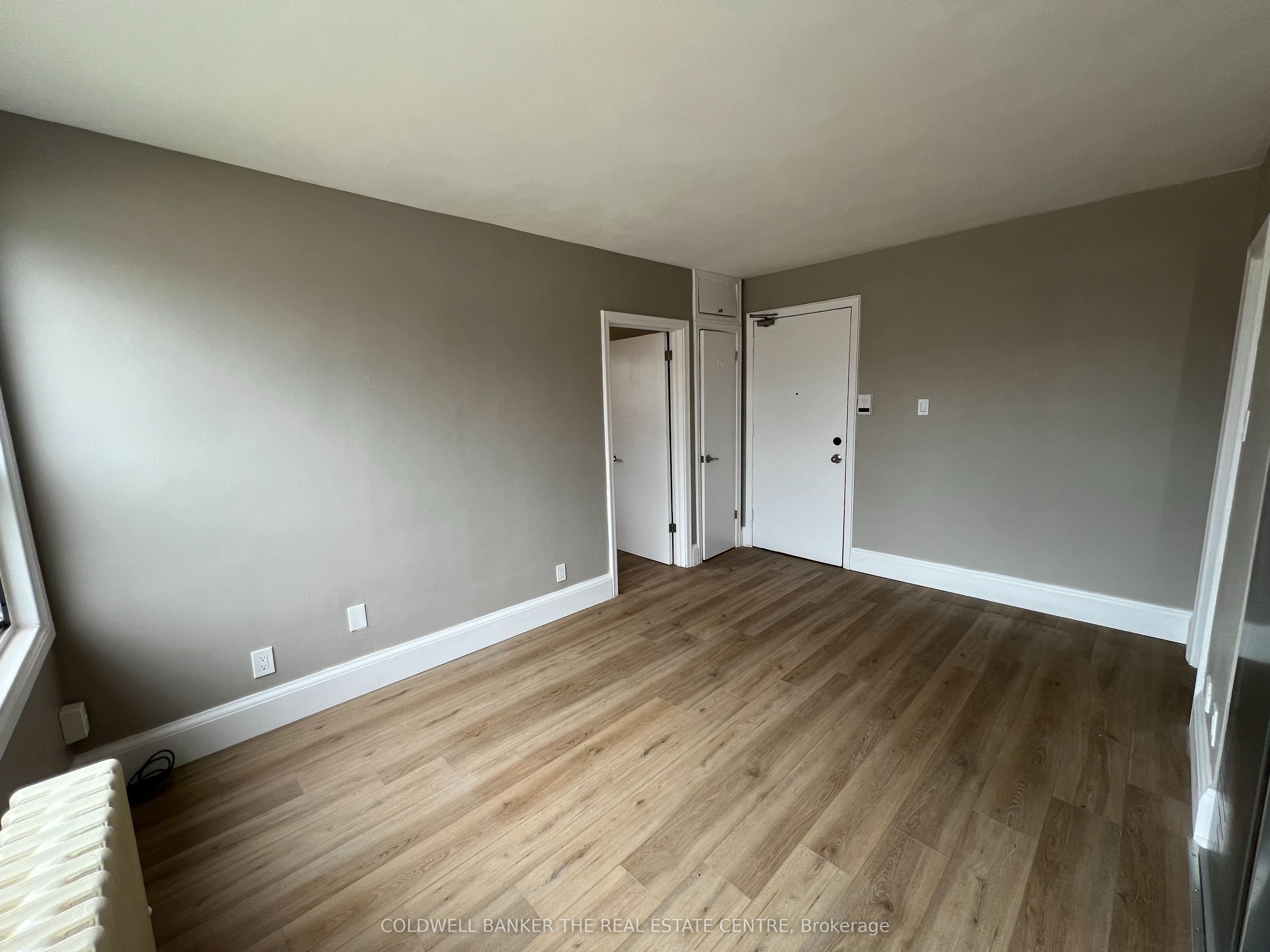Unit 4 - 108 Grandville Avenue, Toronto 4