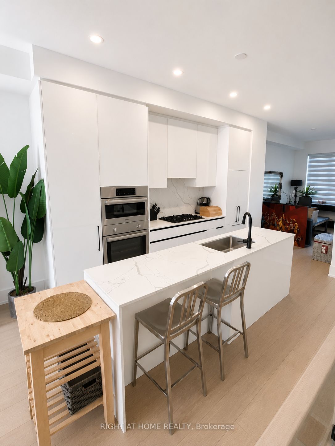 Unit 3 - 10 Lou Parsons Way, Mississauga 5
