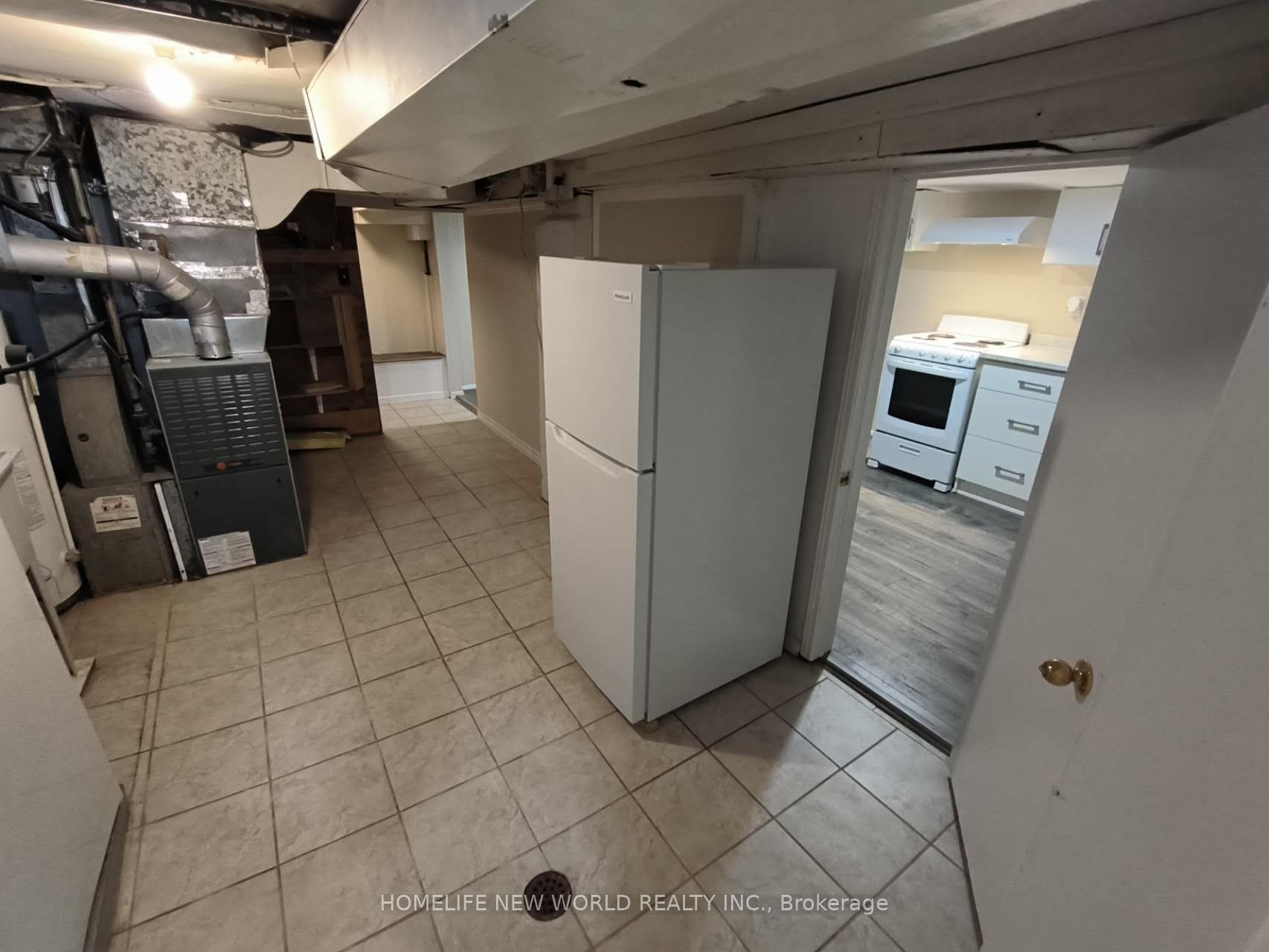 55 Chamberlain B1 Avenue, Toronto 5