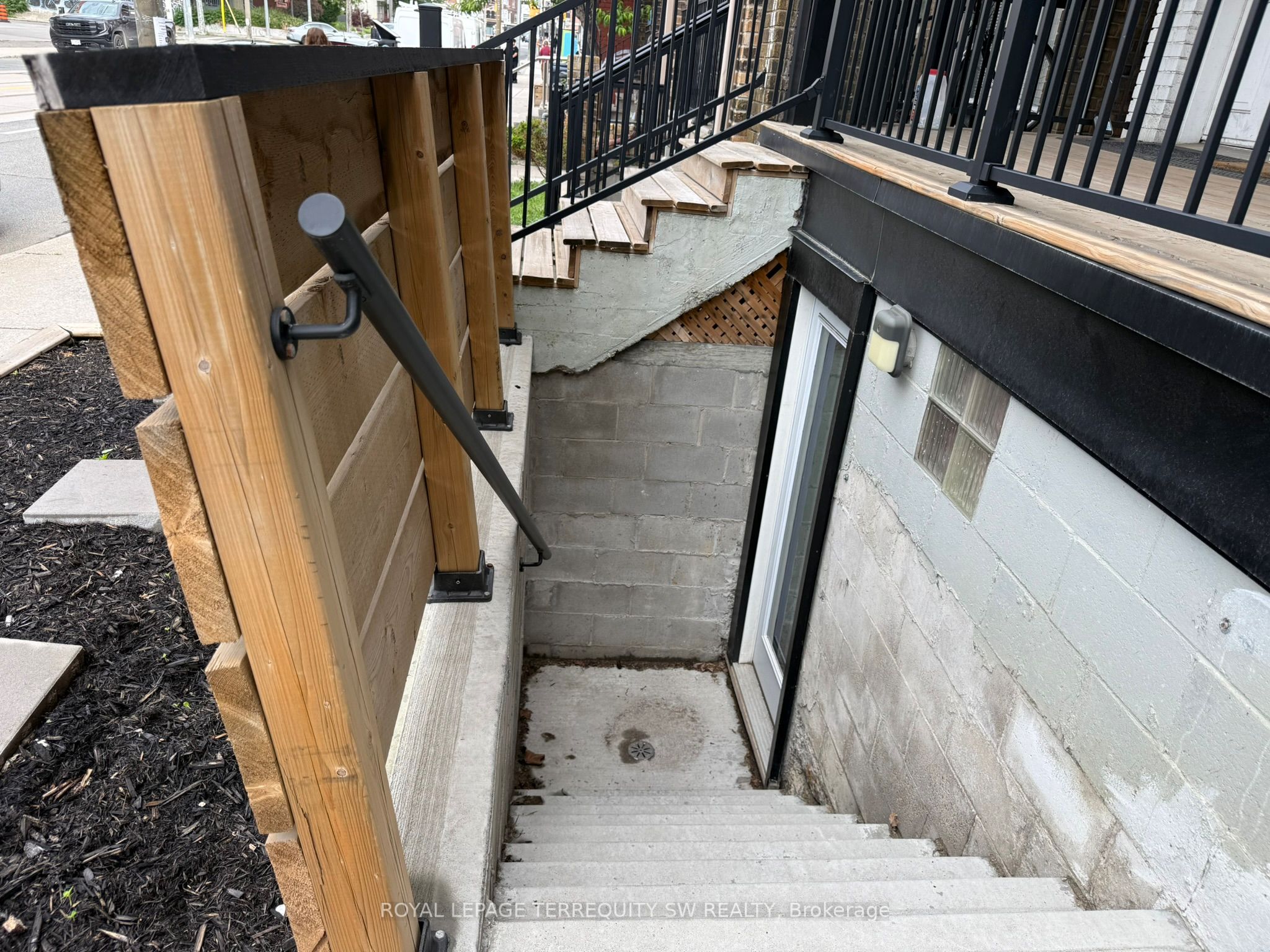 Unit Unit 1 Lower - 2134 Dundas Street W, Toronto 3