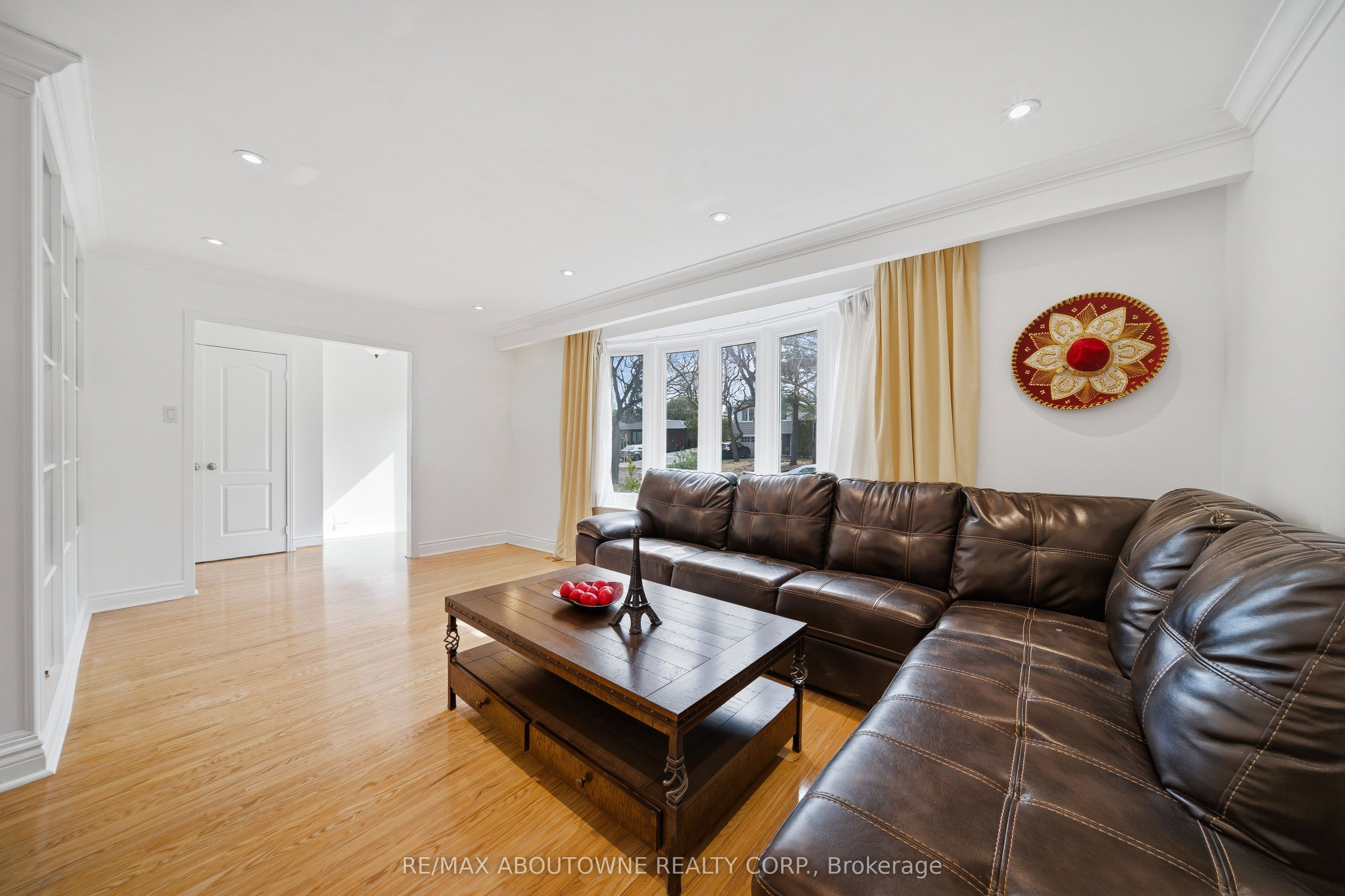 481 Anthony Drive, Oakville 5
