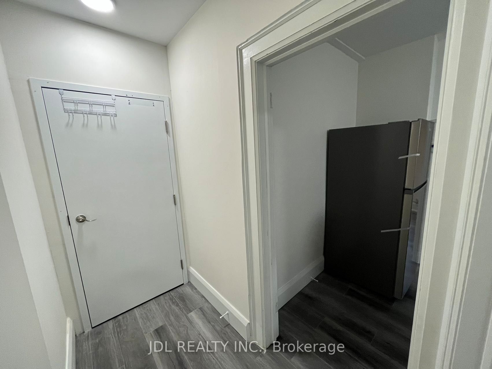 Unit 5 - 5 Sorauren Avenue, Toronto 4