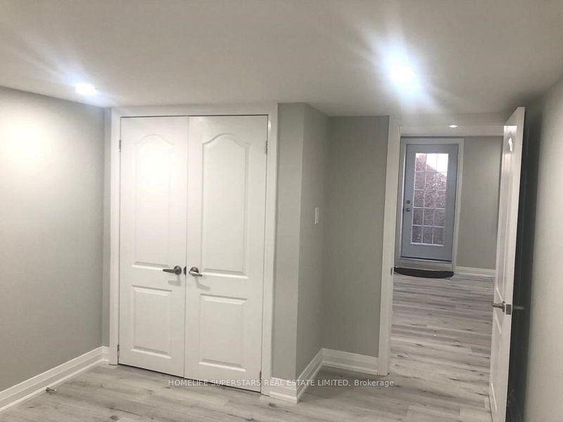 Unit Basement Apartment - 31 Lexington Road, Brampton 5