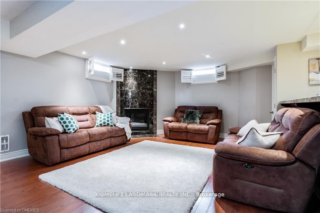 2384 Parkglen Avenue, Oakville 3