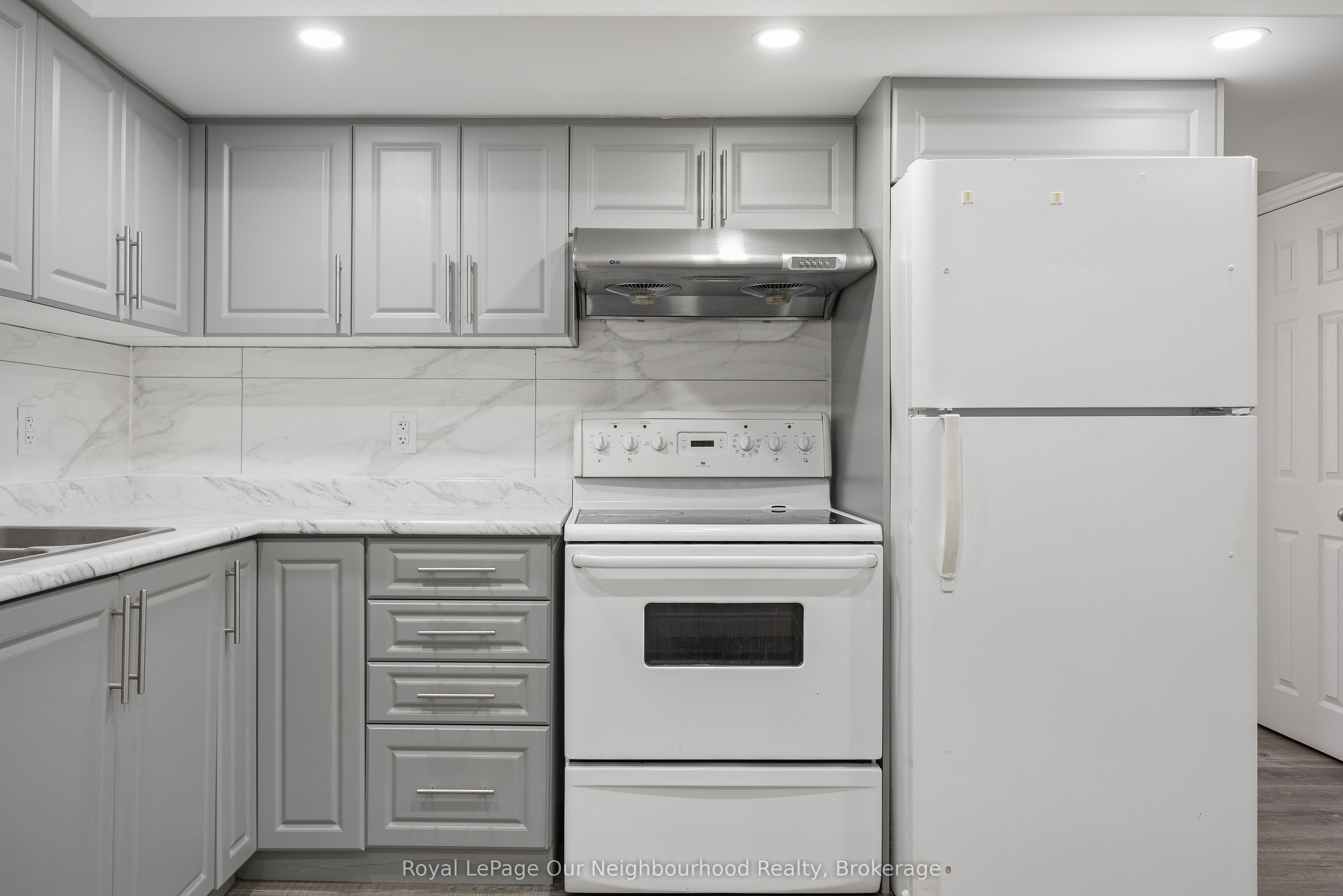 Unit Bsmt - 206 Sunny Meadow Boulevard, Brampton 3