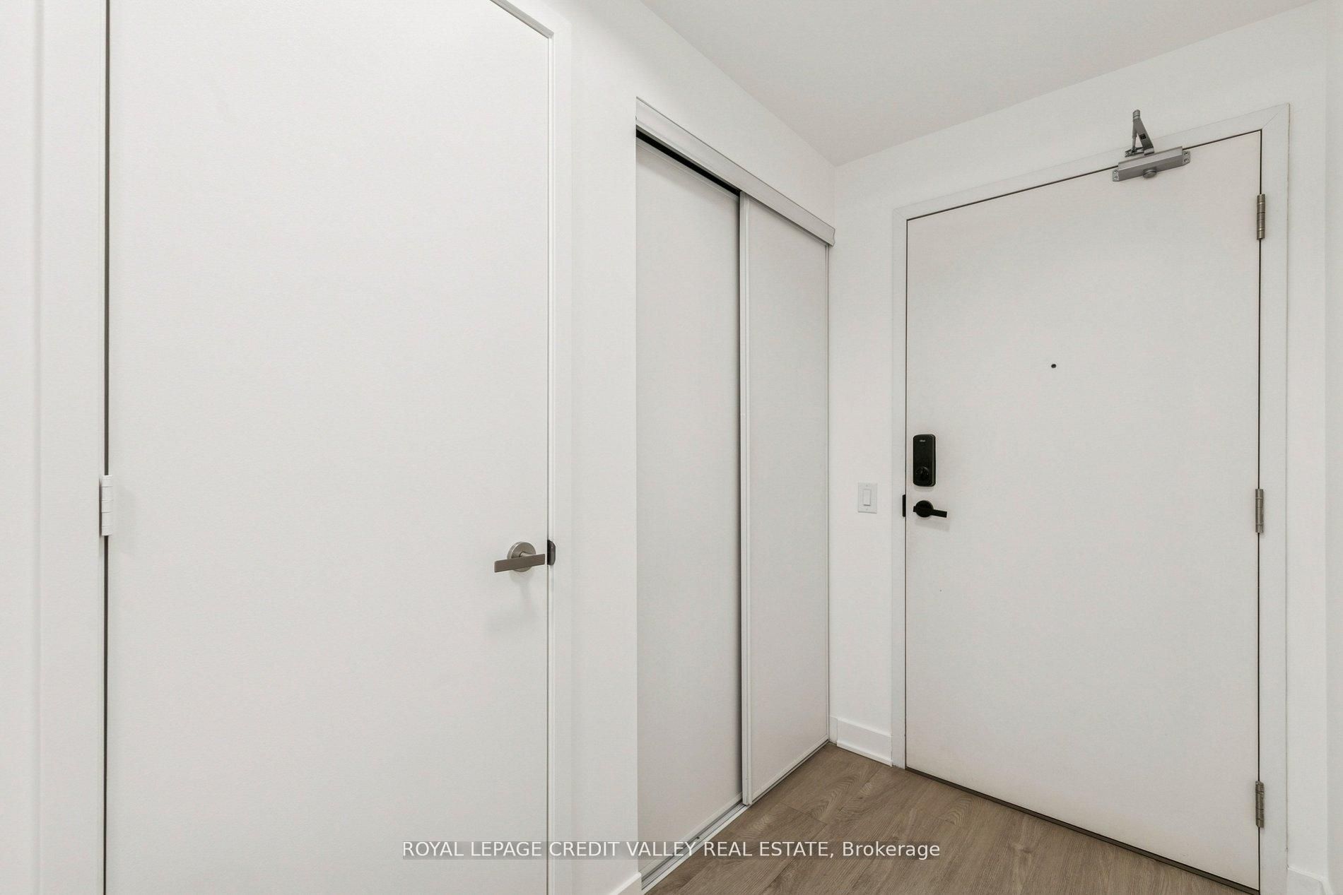 Unit 1413 - 3900 Confederation Parkway, Mississauga 4