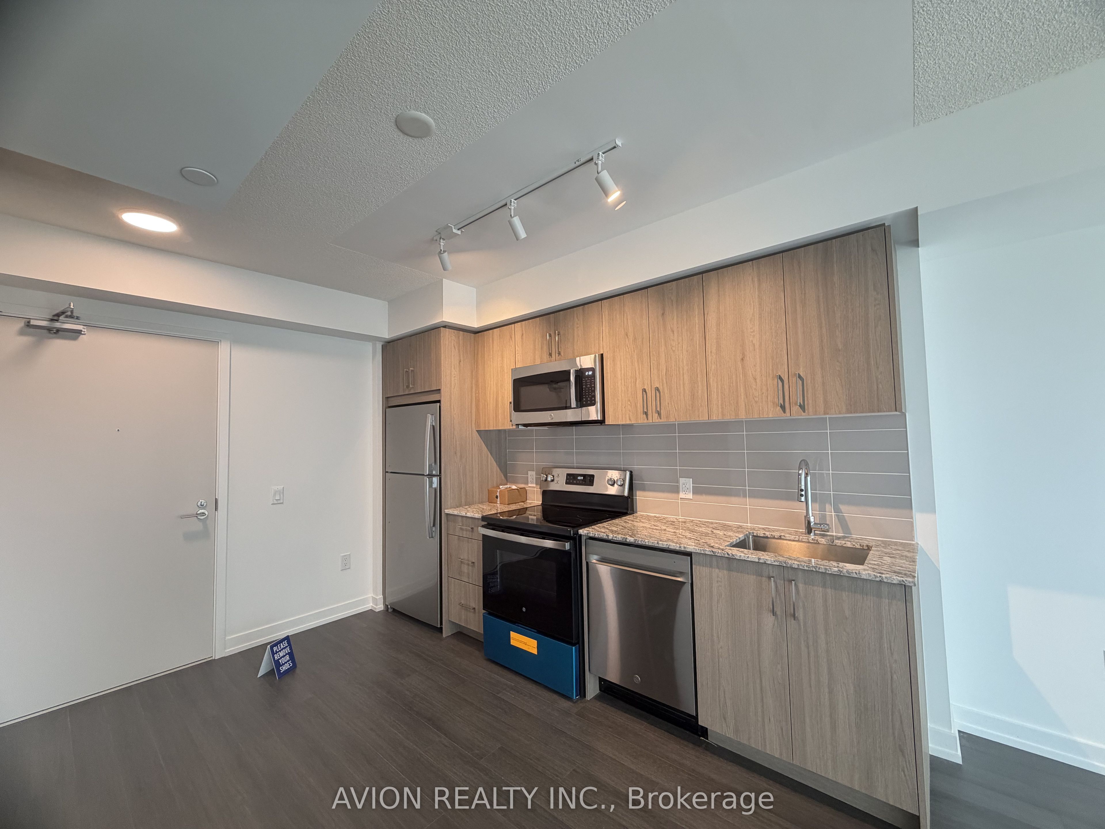 Unit 1316 - 4010 Eglinton Avenue W, Etobicoke 3