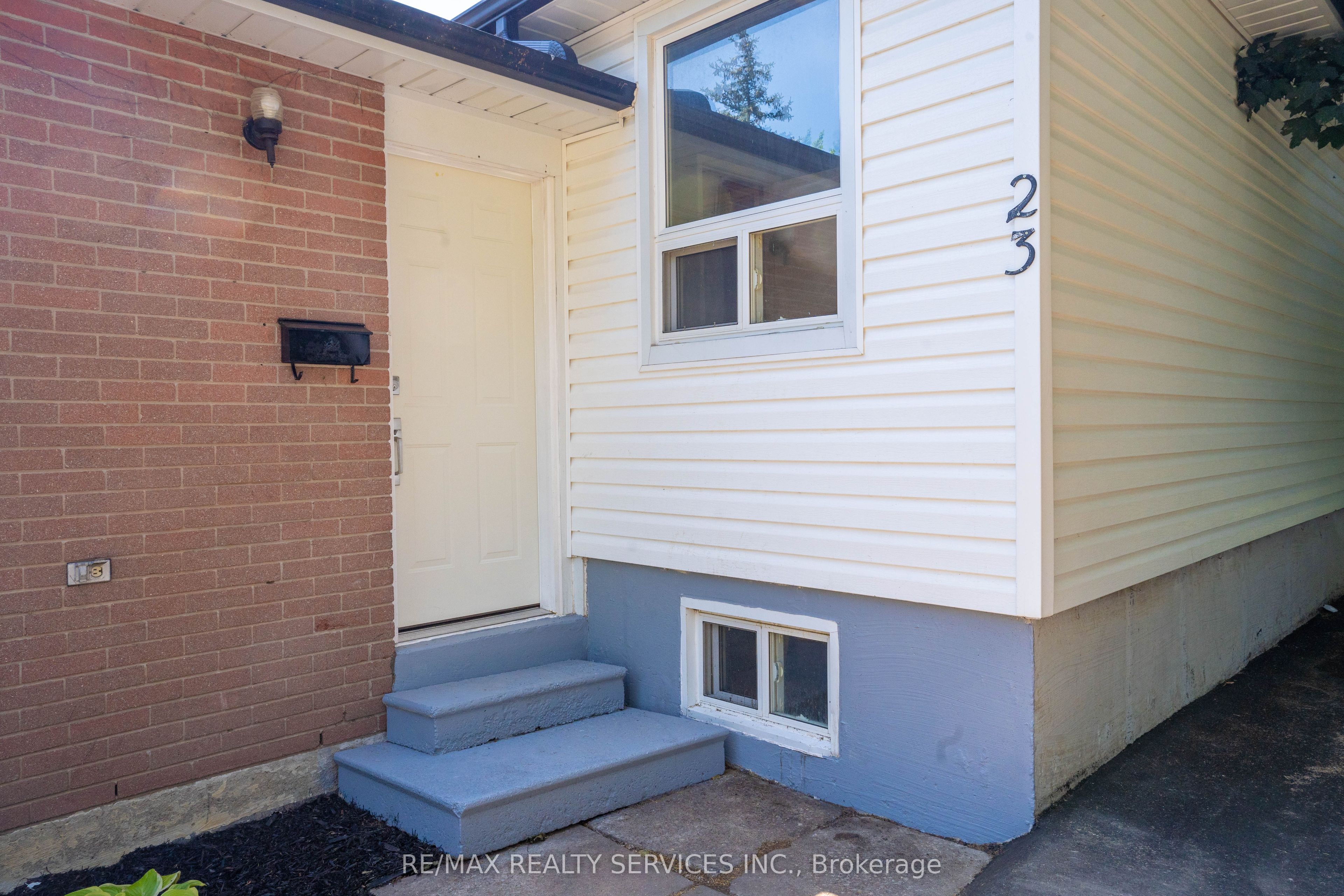 Unit Upper Level - 23 Fidelia Crescent, Brampton 5