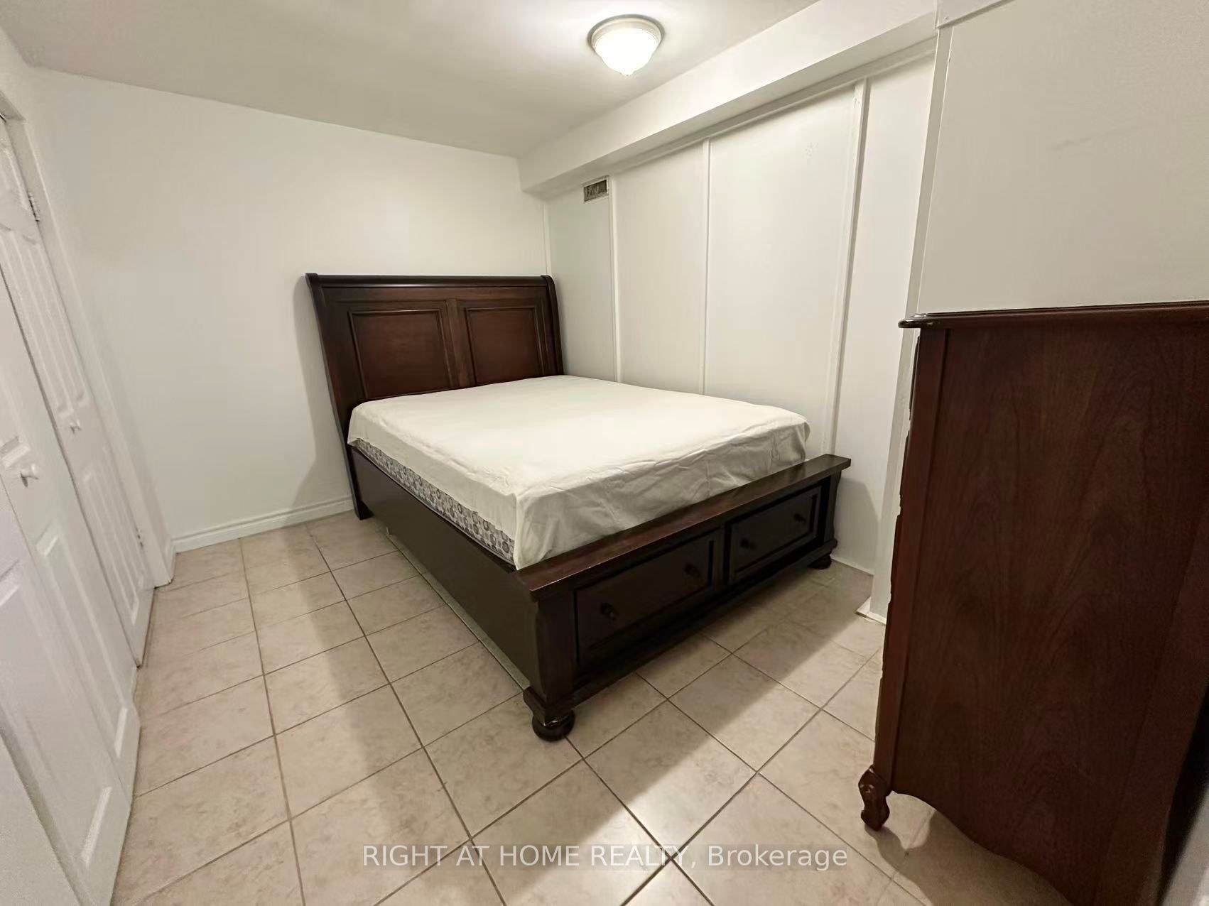 Unit Lower - 4125 Bishopstoke Lane, Mississauga 5