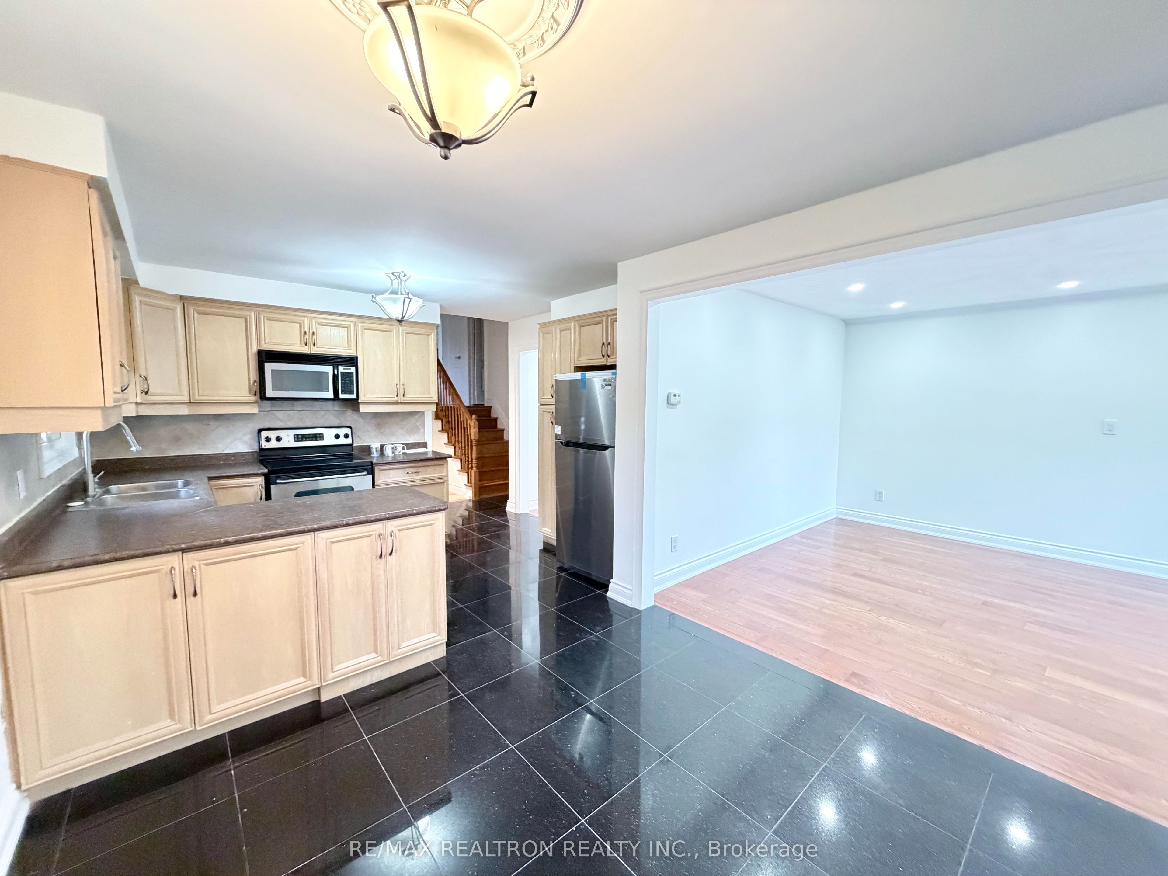 Unit Main Floor - 3948 Midhurst Lane, Mississauga 2