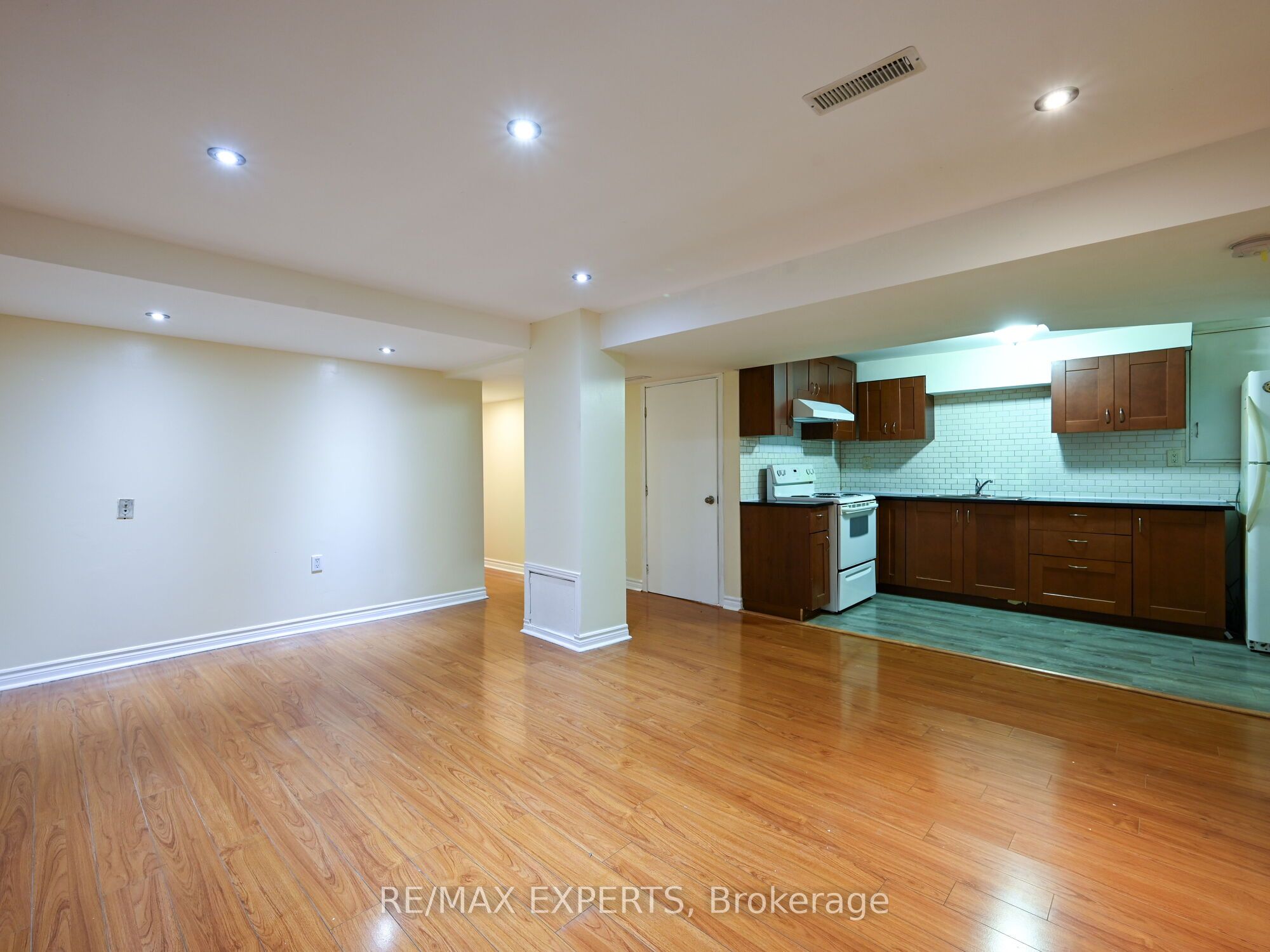 32 Morton Way, Brampton 5