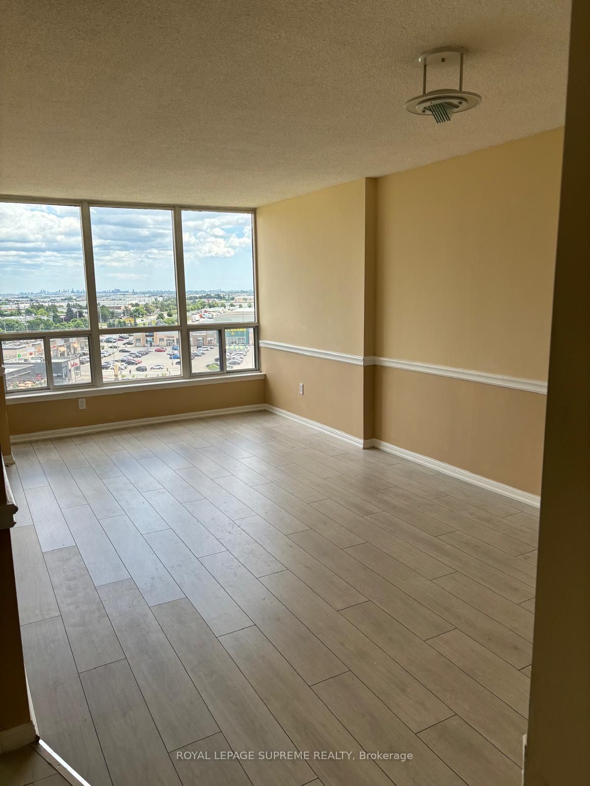 Unit 903 - 10 Laurelcrest Street N, Brampton 3
