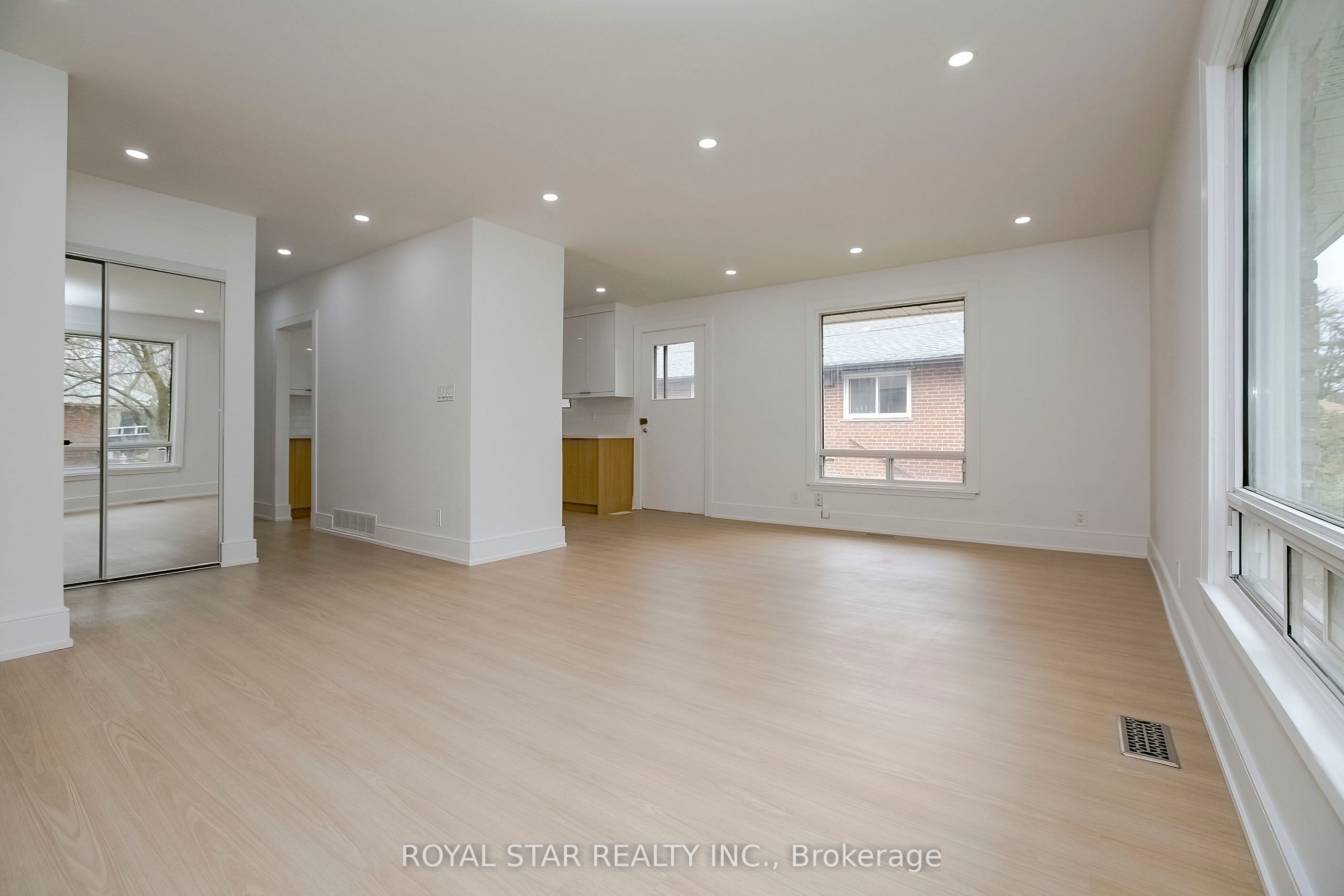 Unit Upper - 114 Wincott Drive, Etobicoke 4