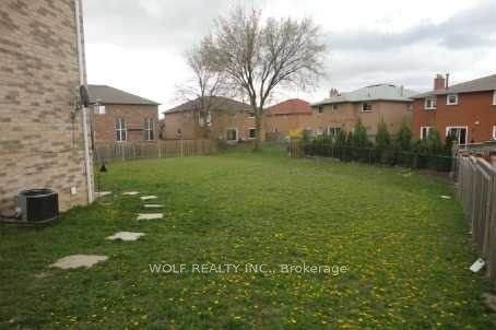 4743 Apple Blossom Circle, Mississauga 2