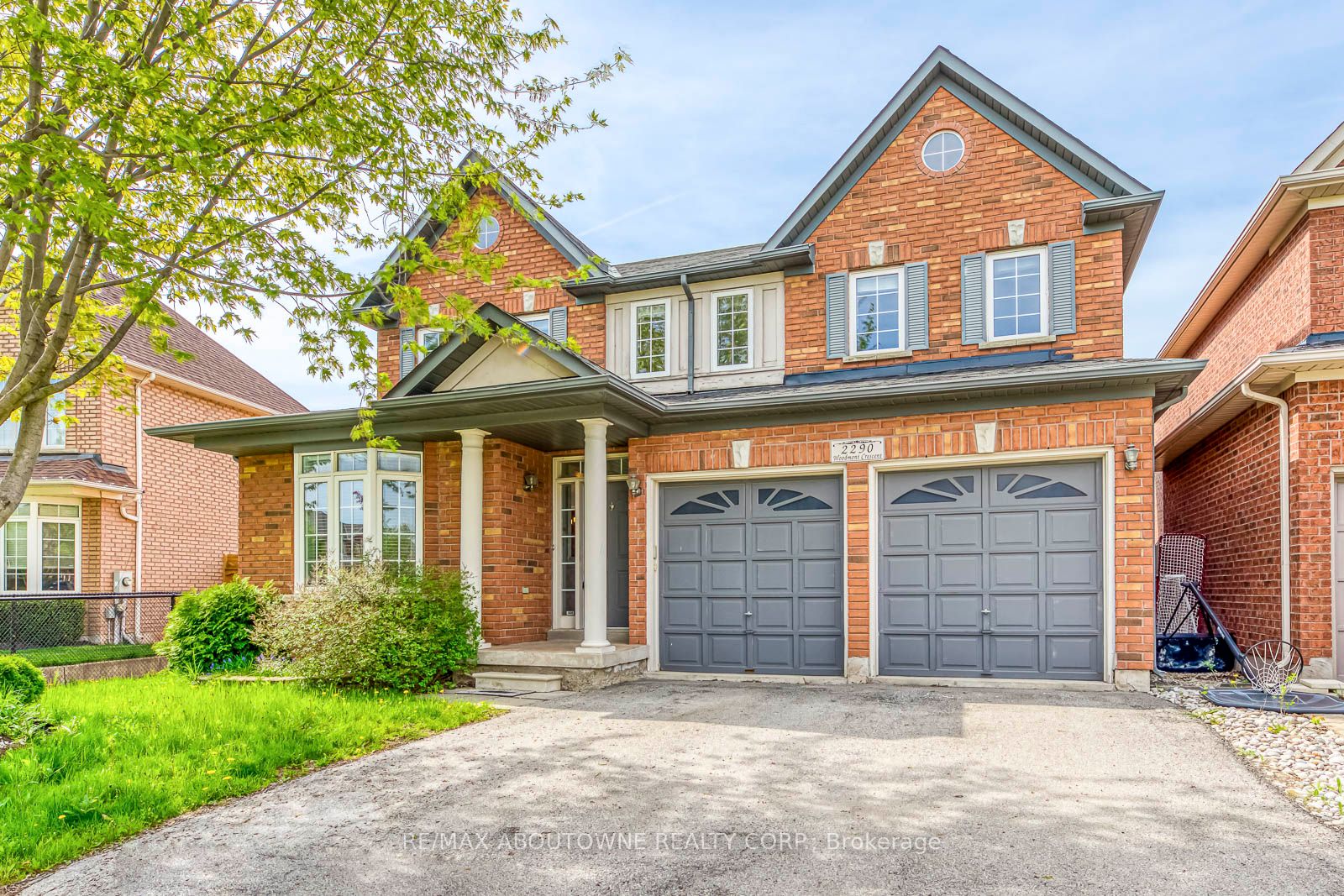 2290 Woodmont Crescent S, Oakville 2