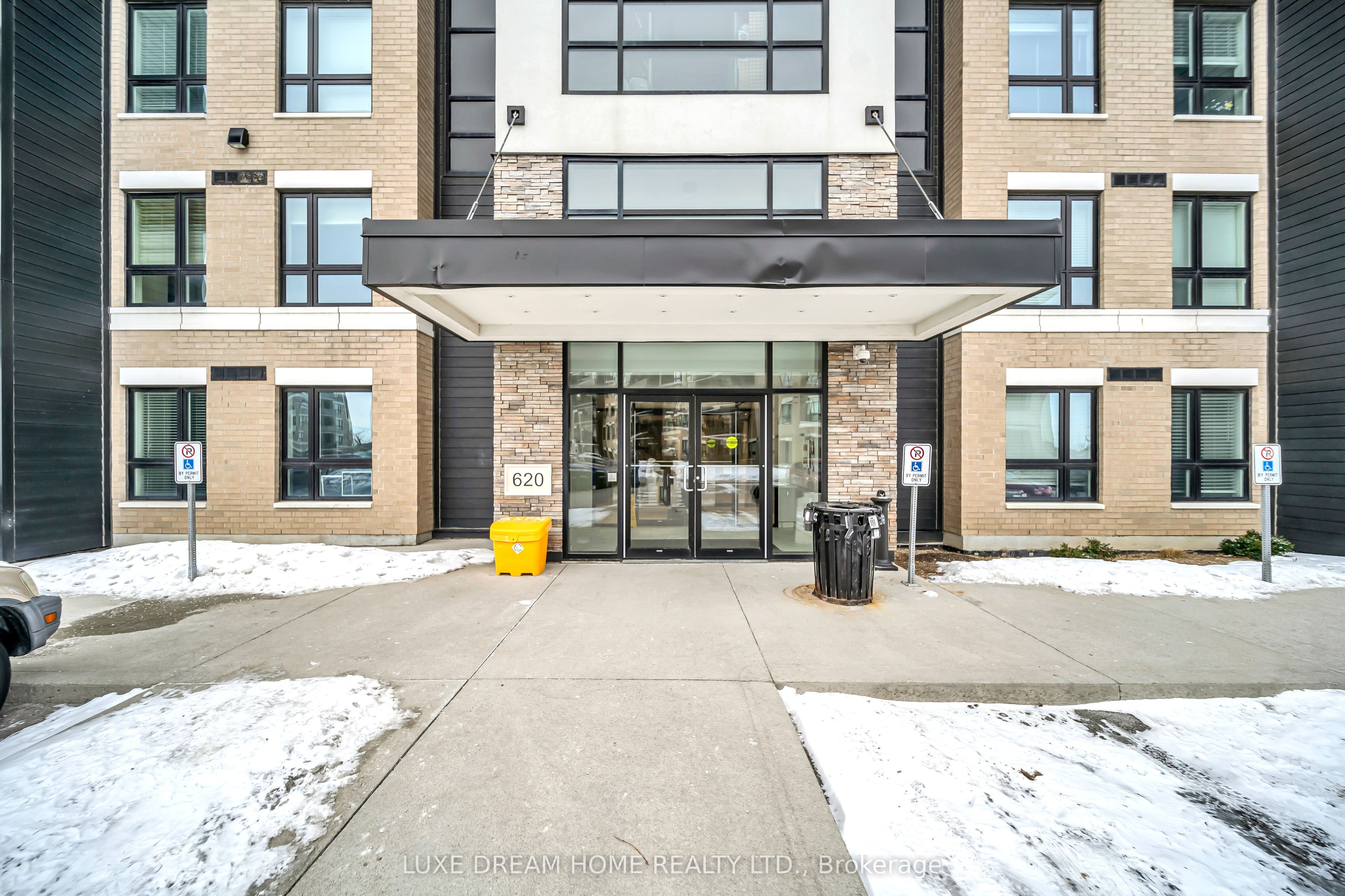 Unit 206 - 620 Sauve Street E, Milton 3