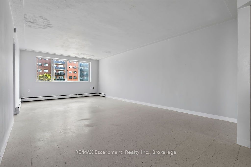 Unit 402 - 2393 New Street, Burlington 4