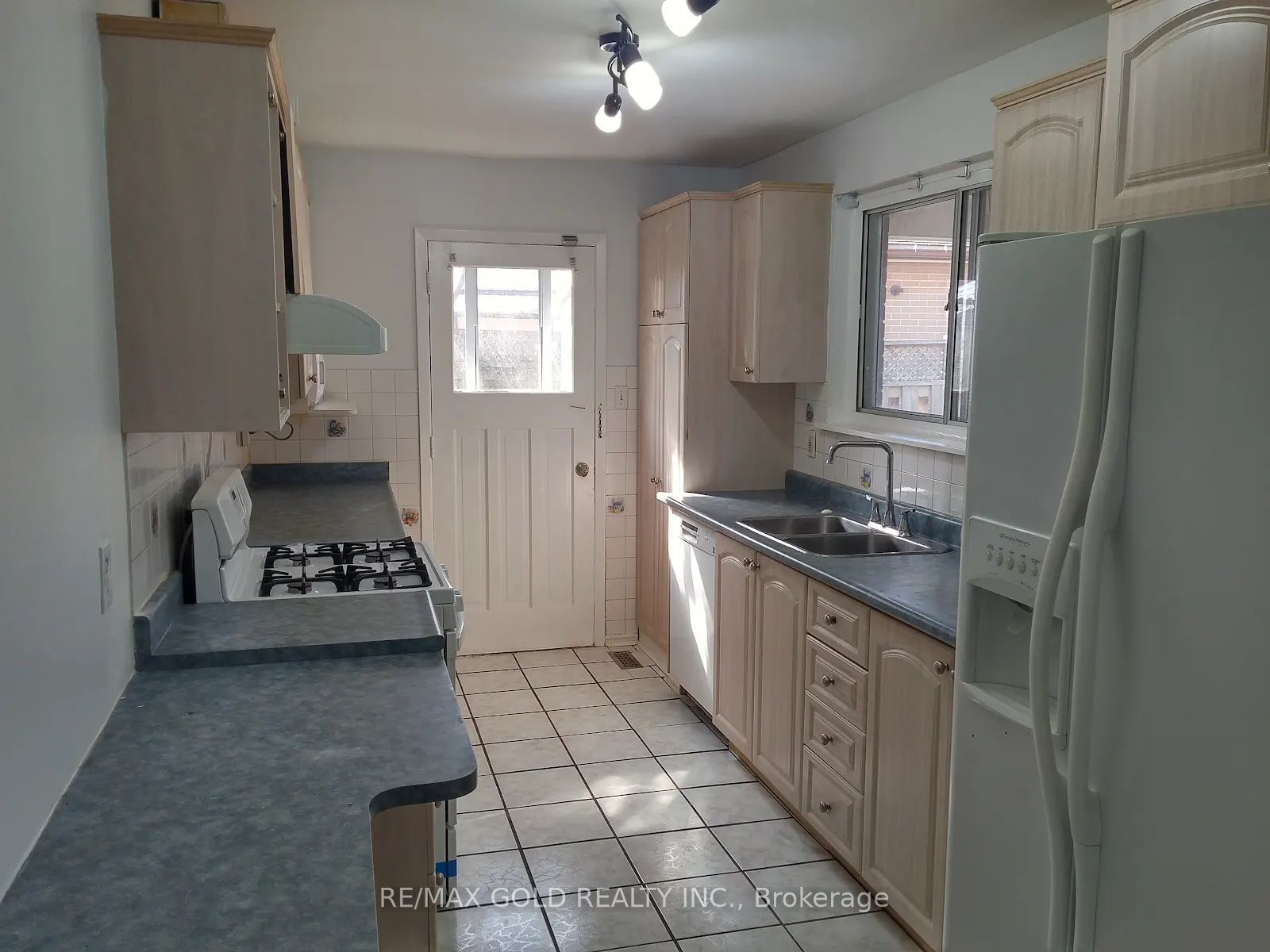 Unit Upper - 7 Forsythia Road, Brampton 4