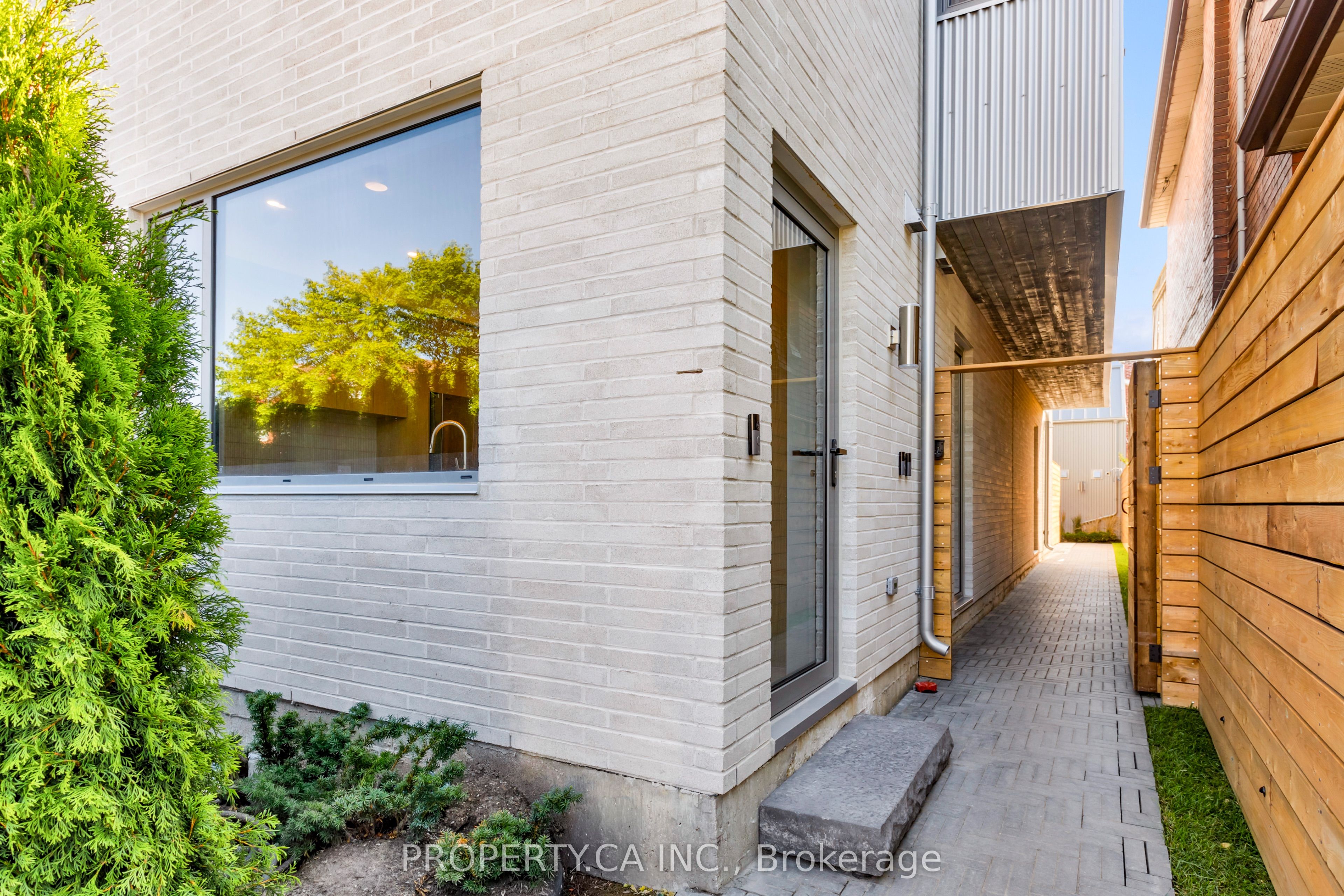 Unit Unit 3 - 301 Keele Street, Toronto 3