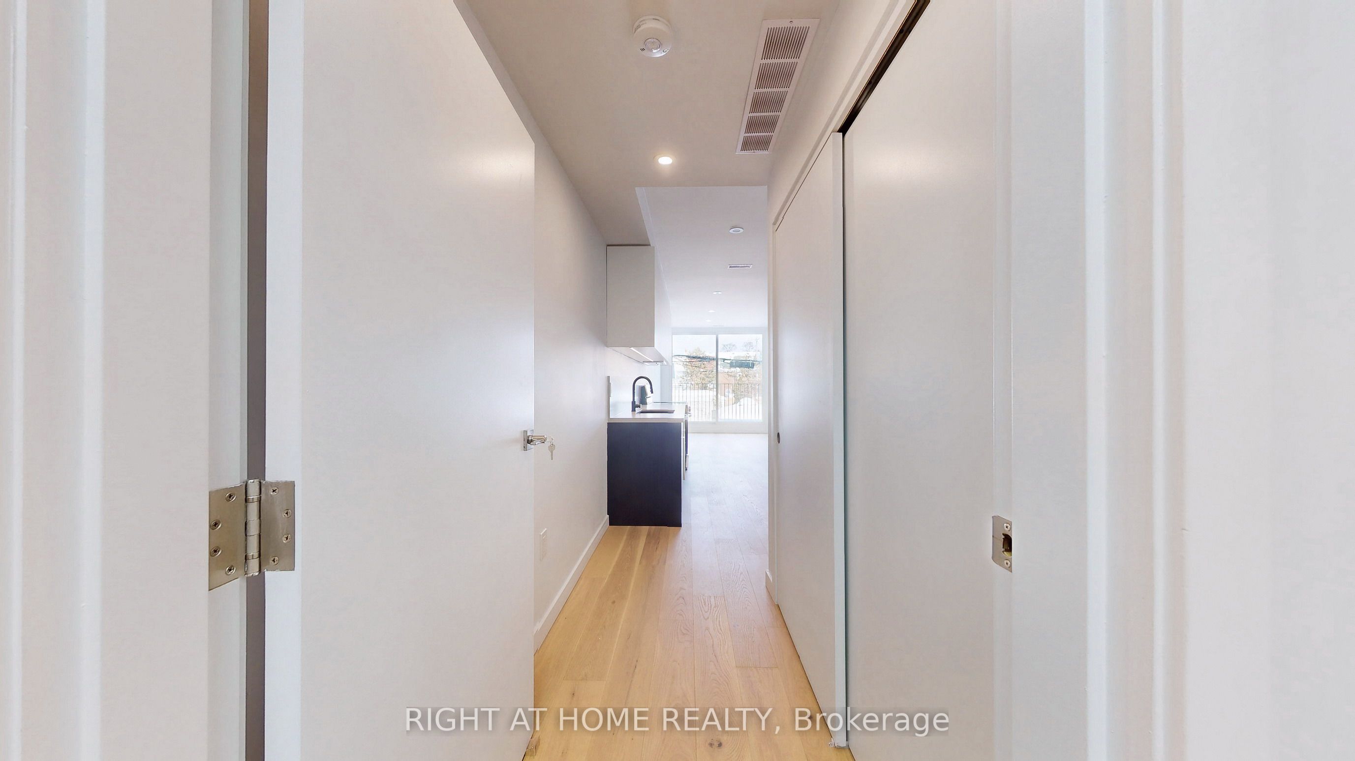 Unit Unit 3 - 3122 Dundas Street W, Toronto 2