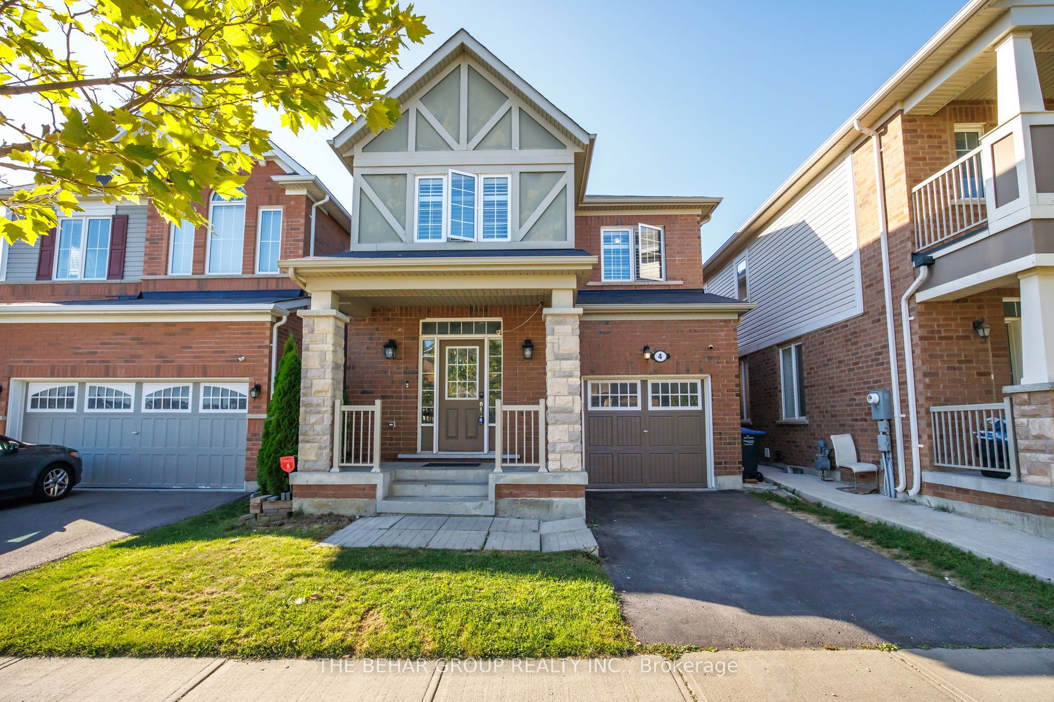 4 Mincing Trail, Brampton 2