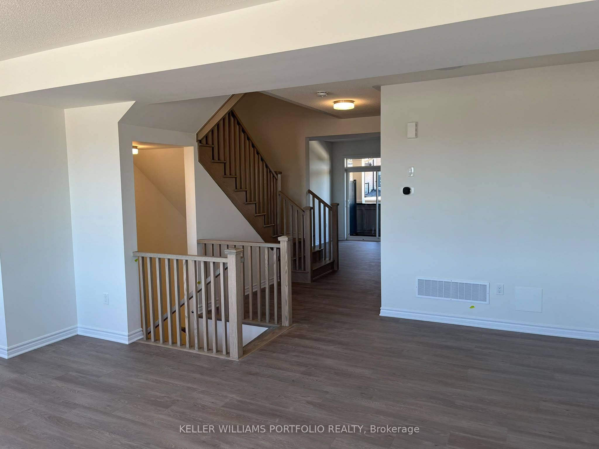 Unit Upper - 8 Thornbird Crescent, Brampton 2
