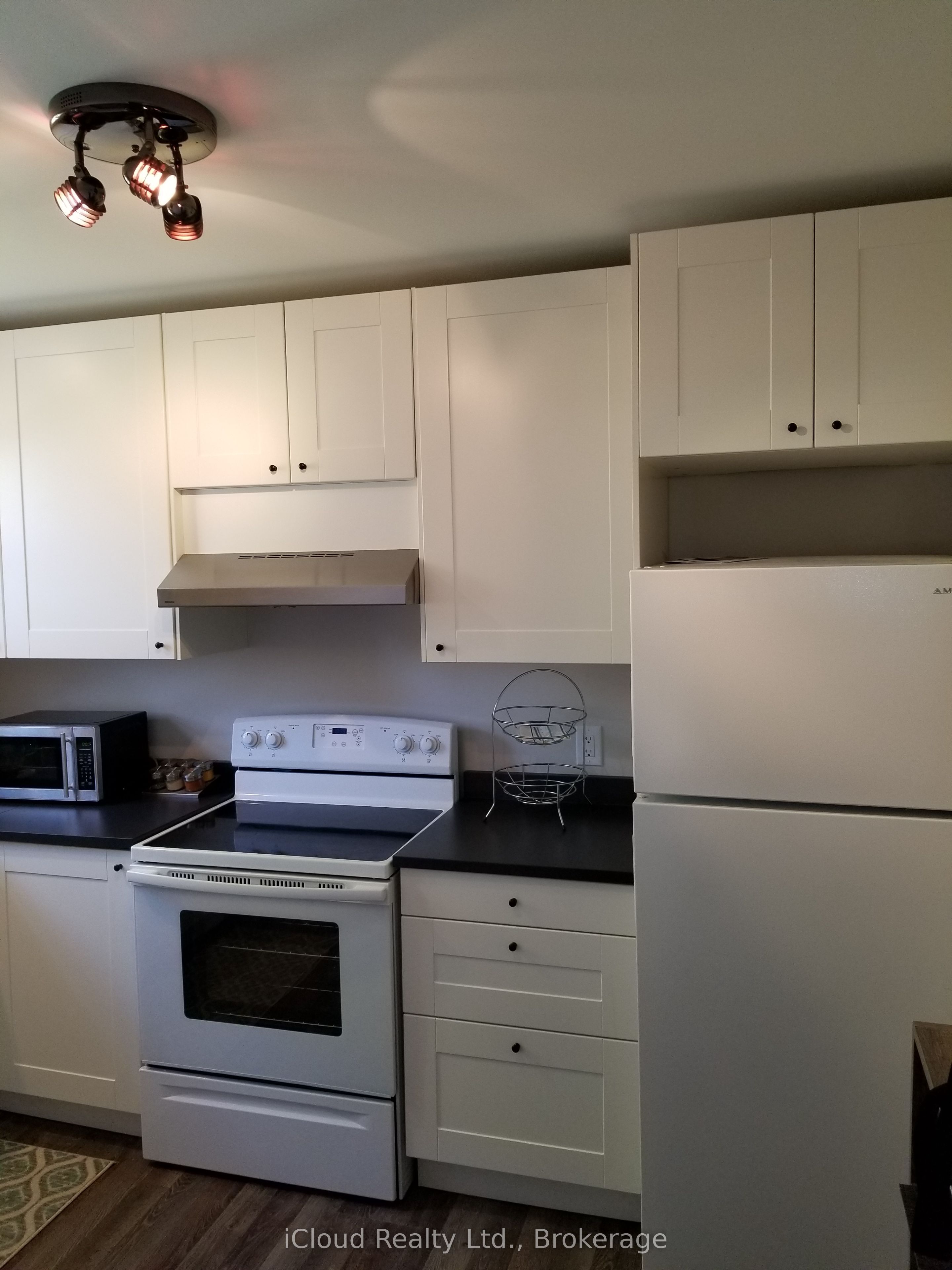 Unit 2C - 795 Lakeshore Road E, Mississauga 3