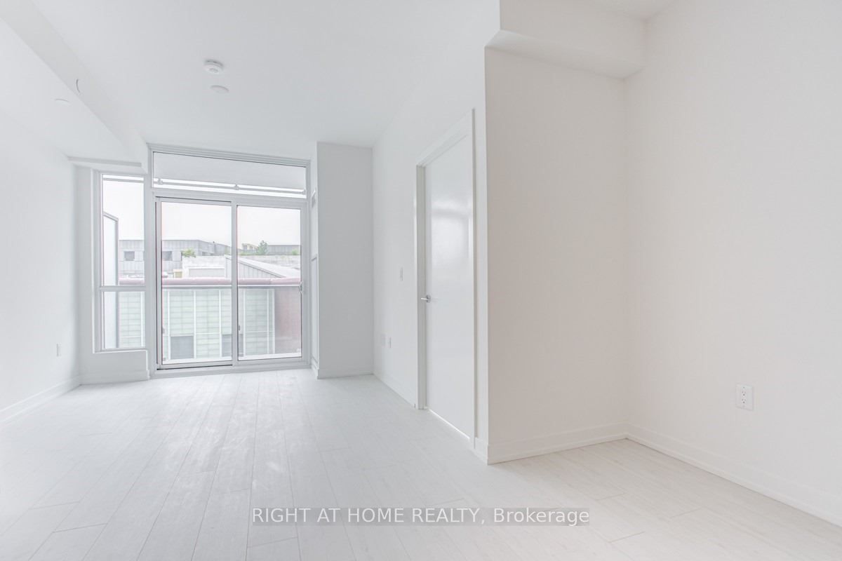 Unit 403 - 10 De Boers Drive, North York 5