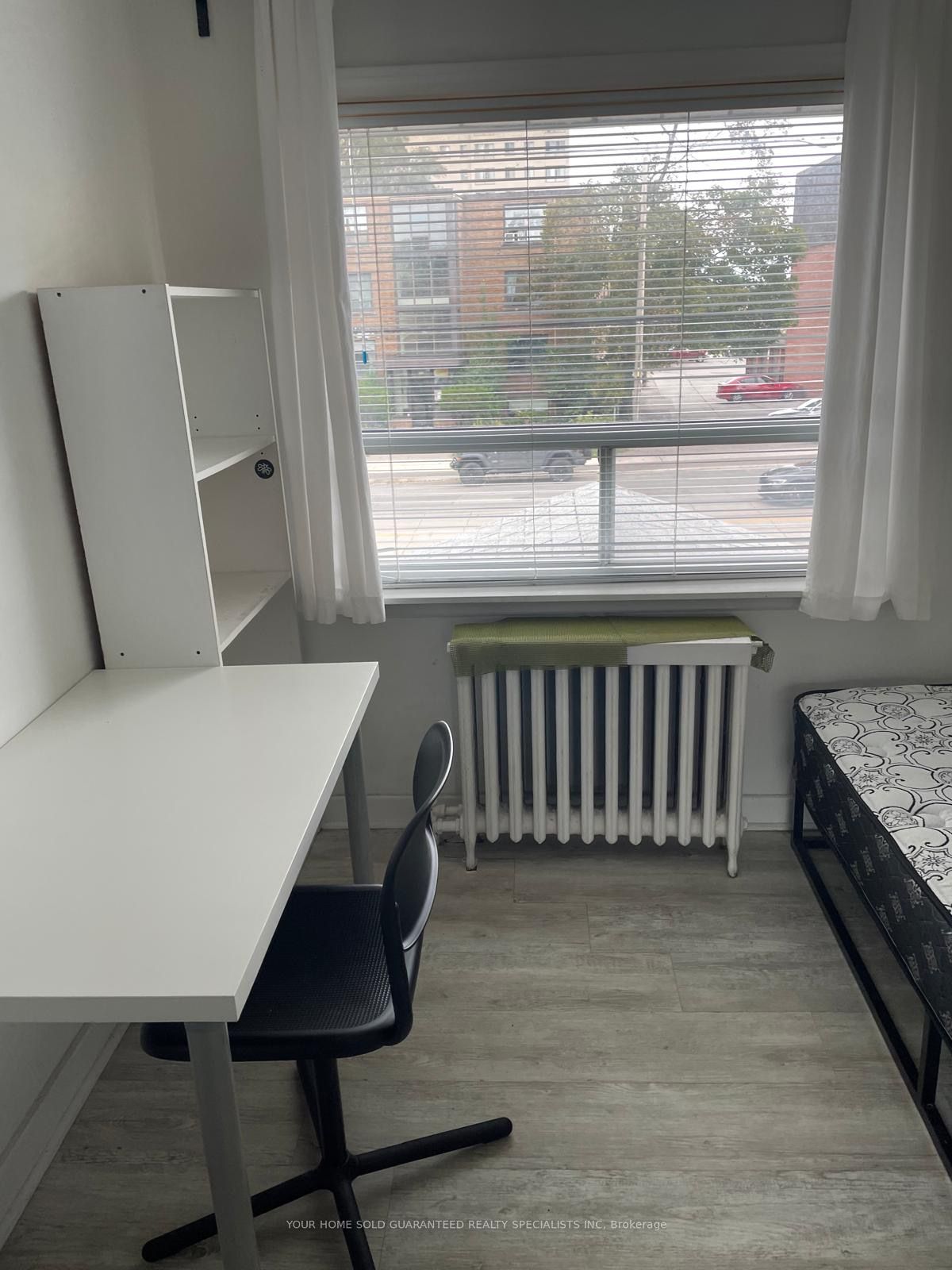 Unit 2nd floor room - 2518 Lake Shore Boulevard, Etobicoke 2